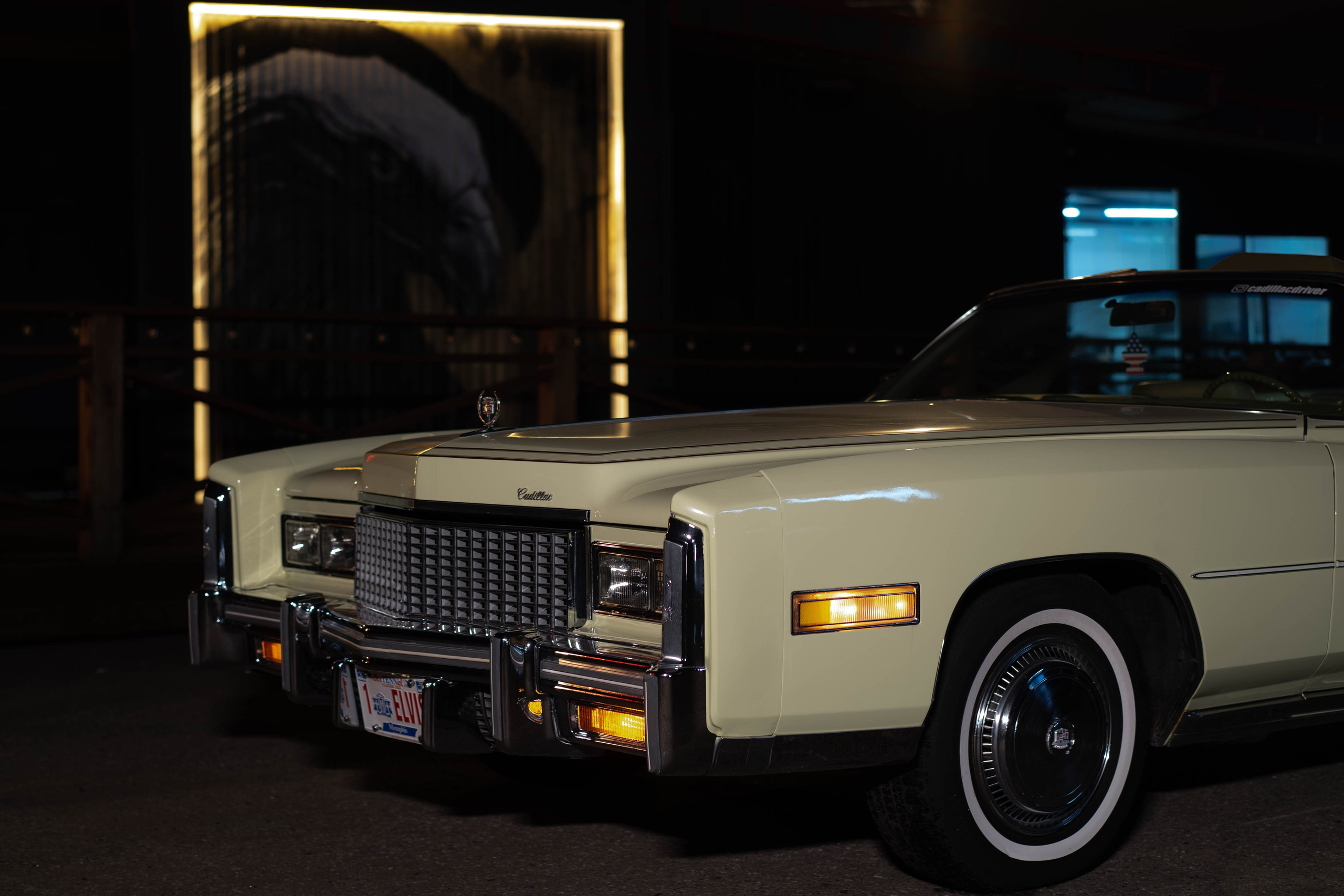 Элвис Пресли и его кадиллак