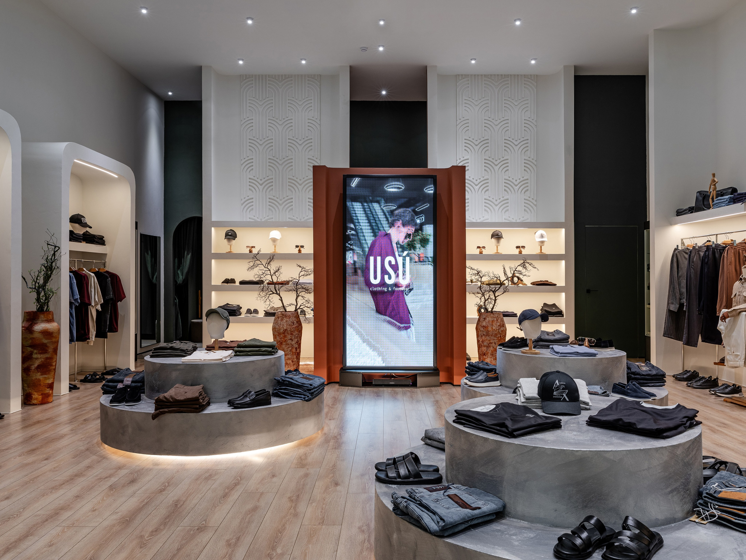 Интерьер магазина USU в Гагре. Интерьерный фотограф Москва