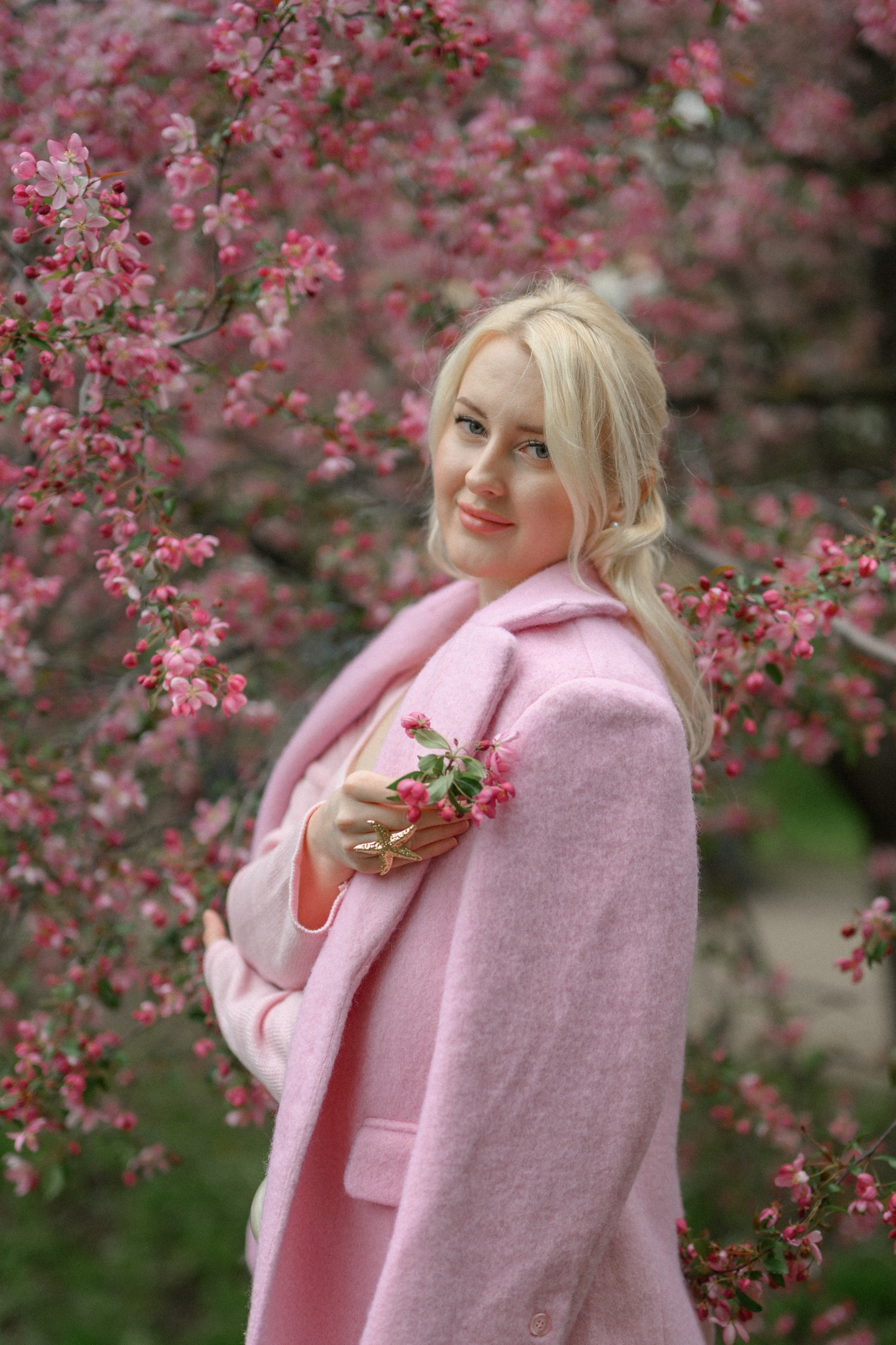 Фотосессии в розовом цветении в Екатерининском парке в Москве. Semerlina.ru