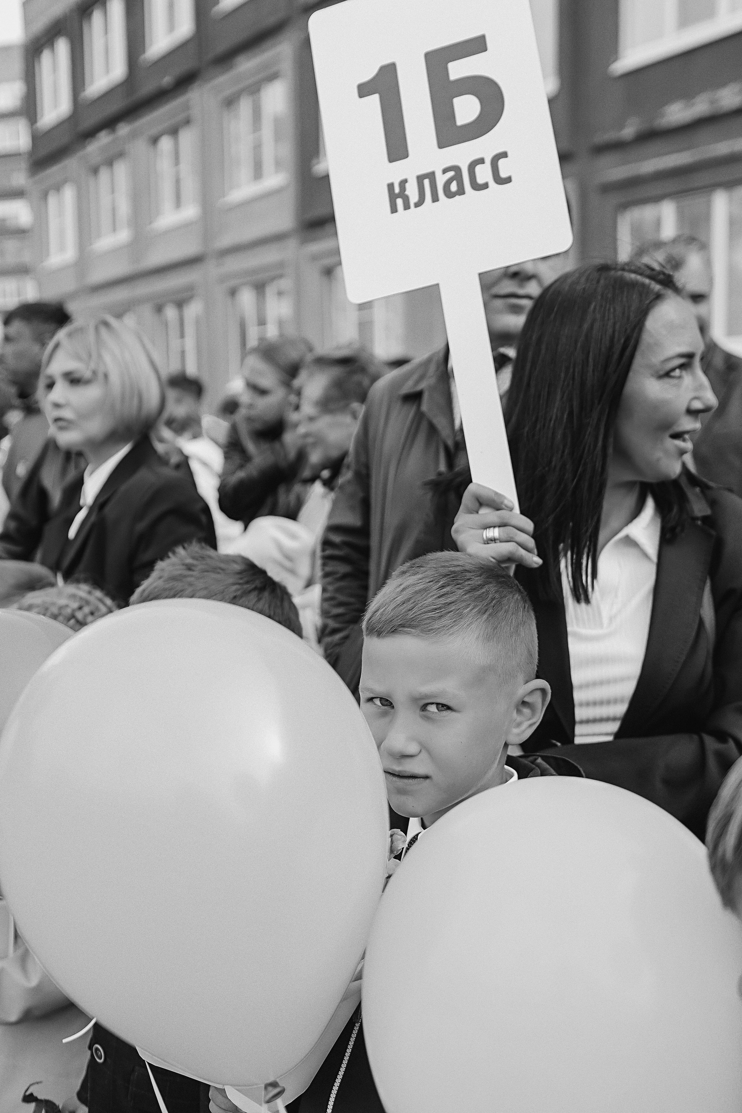 1 сентября линейка+кл час+портреты. Семейный фотограф Тюмень, фотограф на роды Салмина Мария