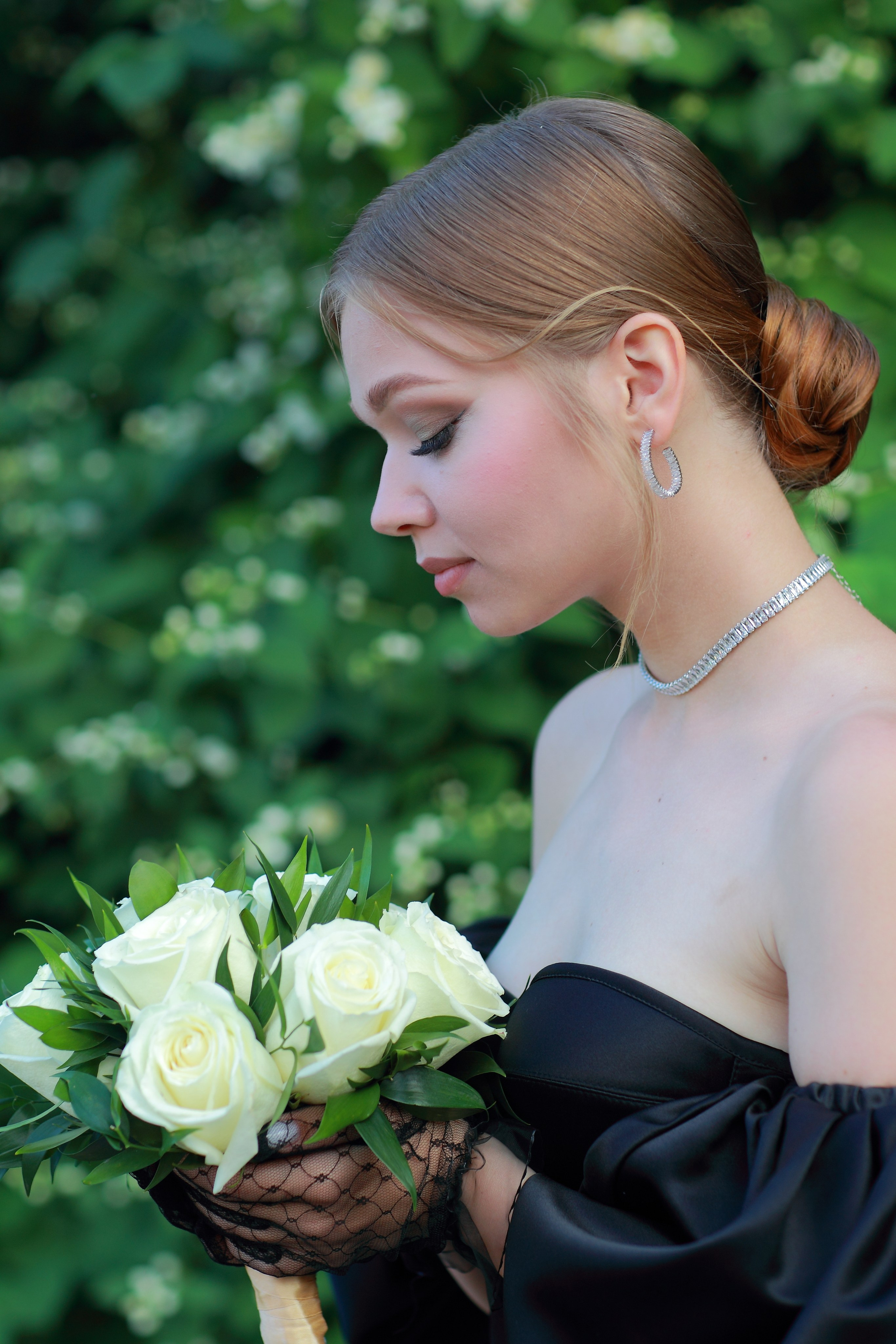 Видеограф на выпускной в школу. Фотограф в школу. Выпускной альбом 11 класс. Красивый портрет выпускницы Пенза
