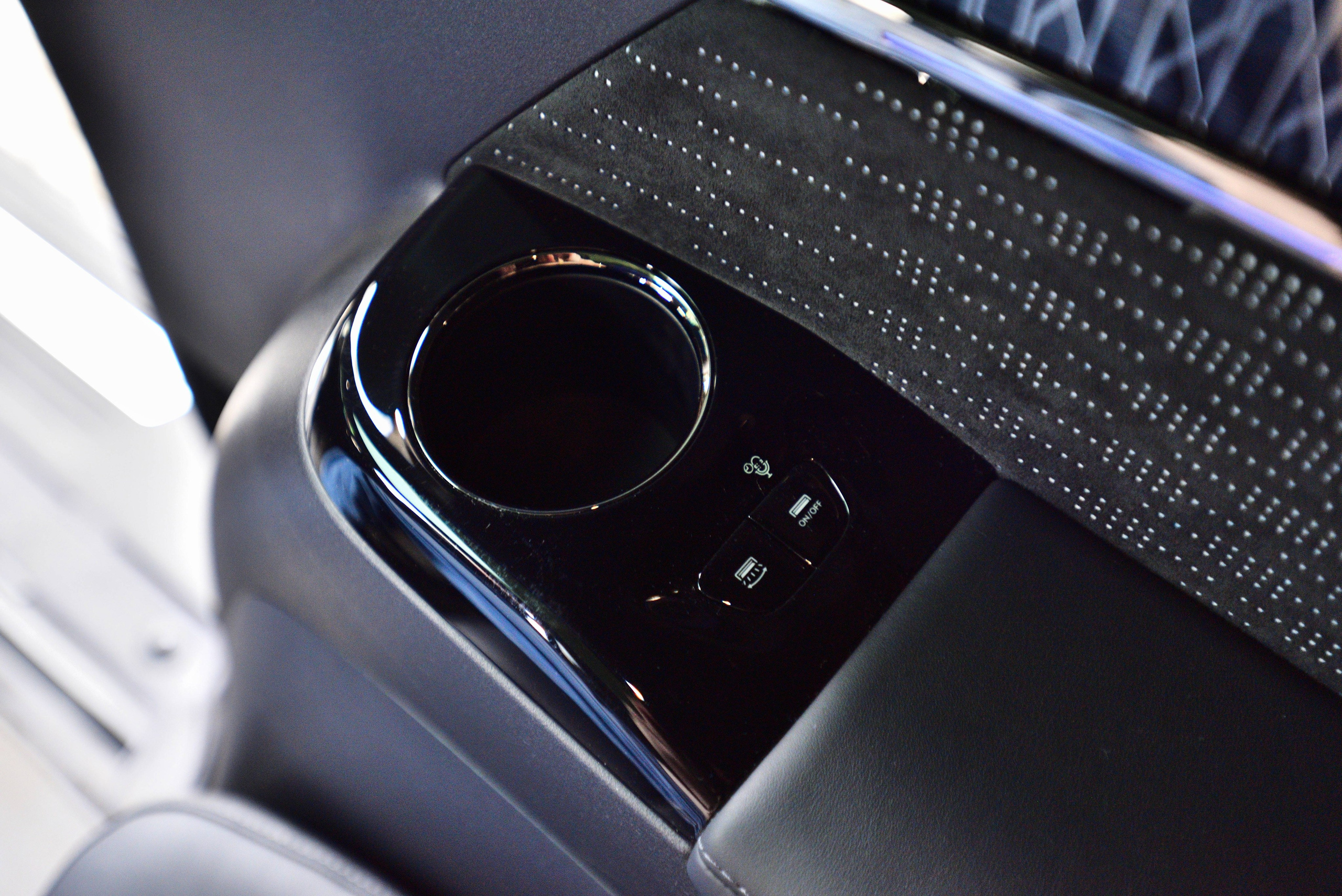 Zeekr 009. Автомобильный и интерьерный фотограф в Минске Александр Тагаев