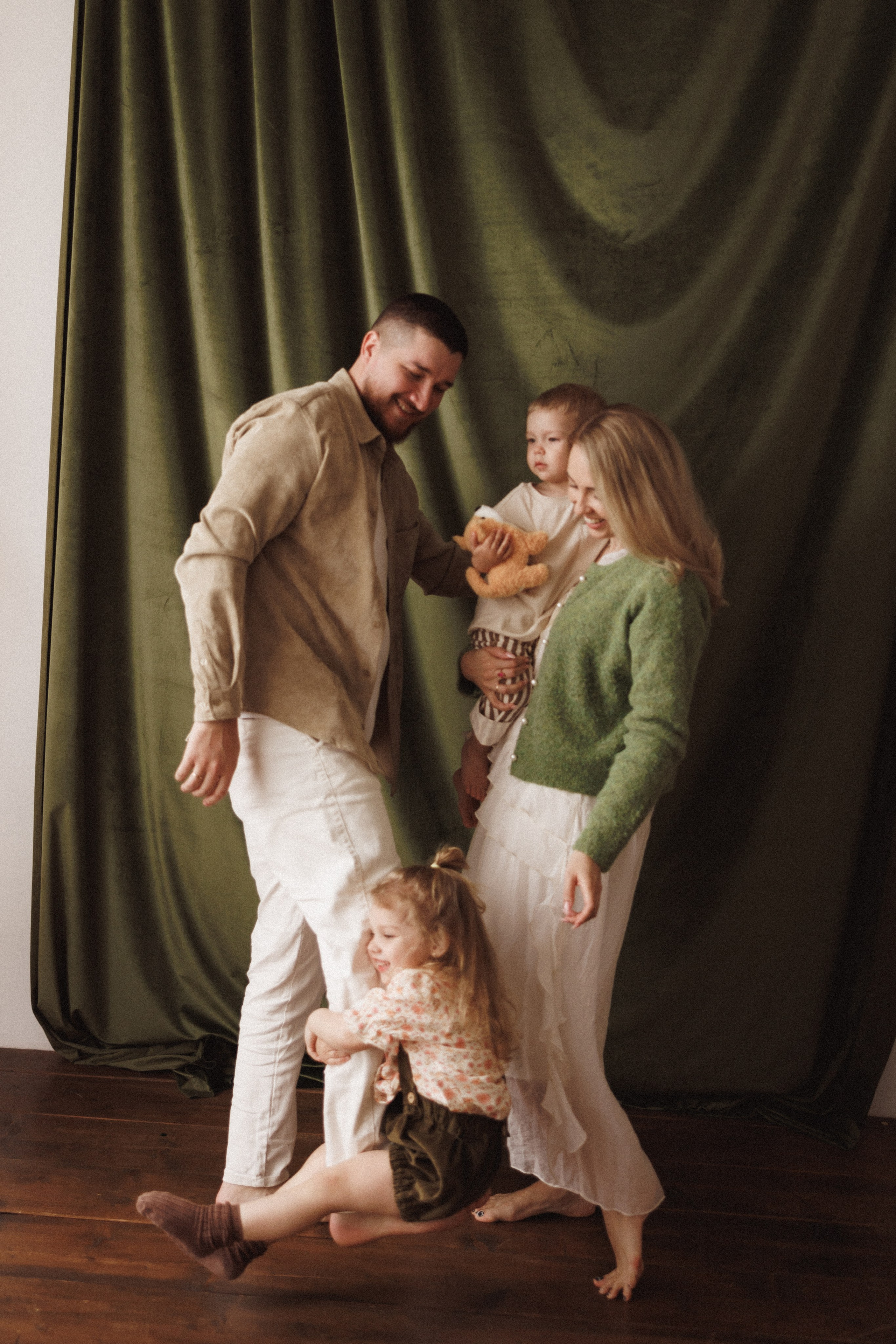 Семейная фотосессия в фотостудии «Mestone», город Краснодар. Семейный и детский фотограф в Краснодаре Анна Трашкова