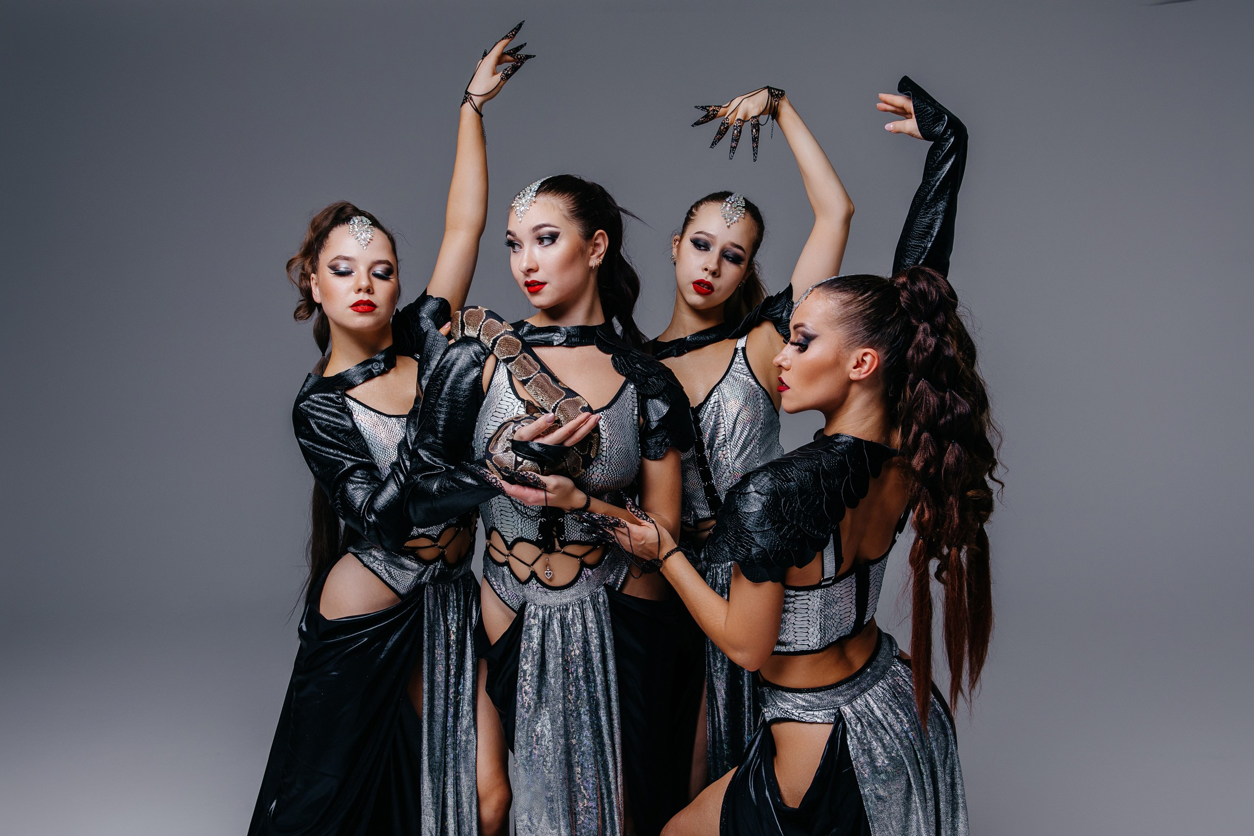 Debush Show. Главная