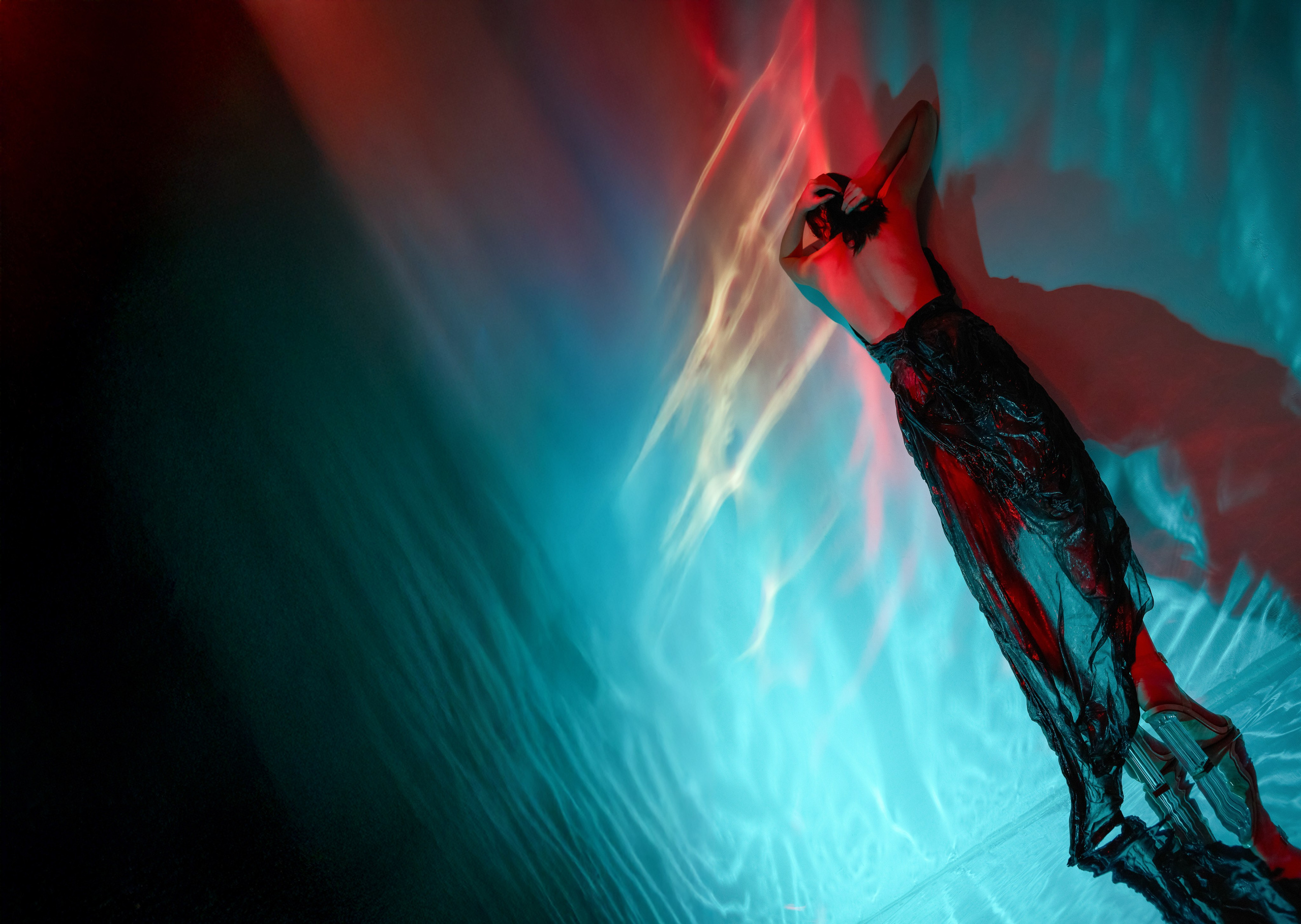 Съёмка с цветным освещением и гибкими зеркалами. Портретный фотограф в Санкт-Петербурге Дария Сыч