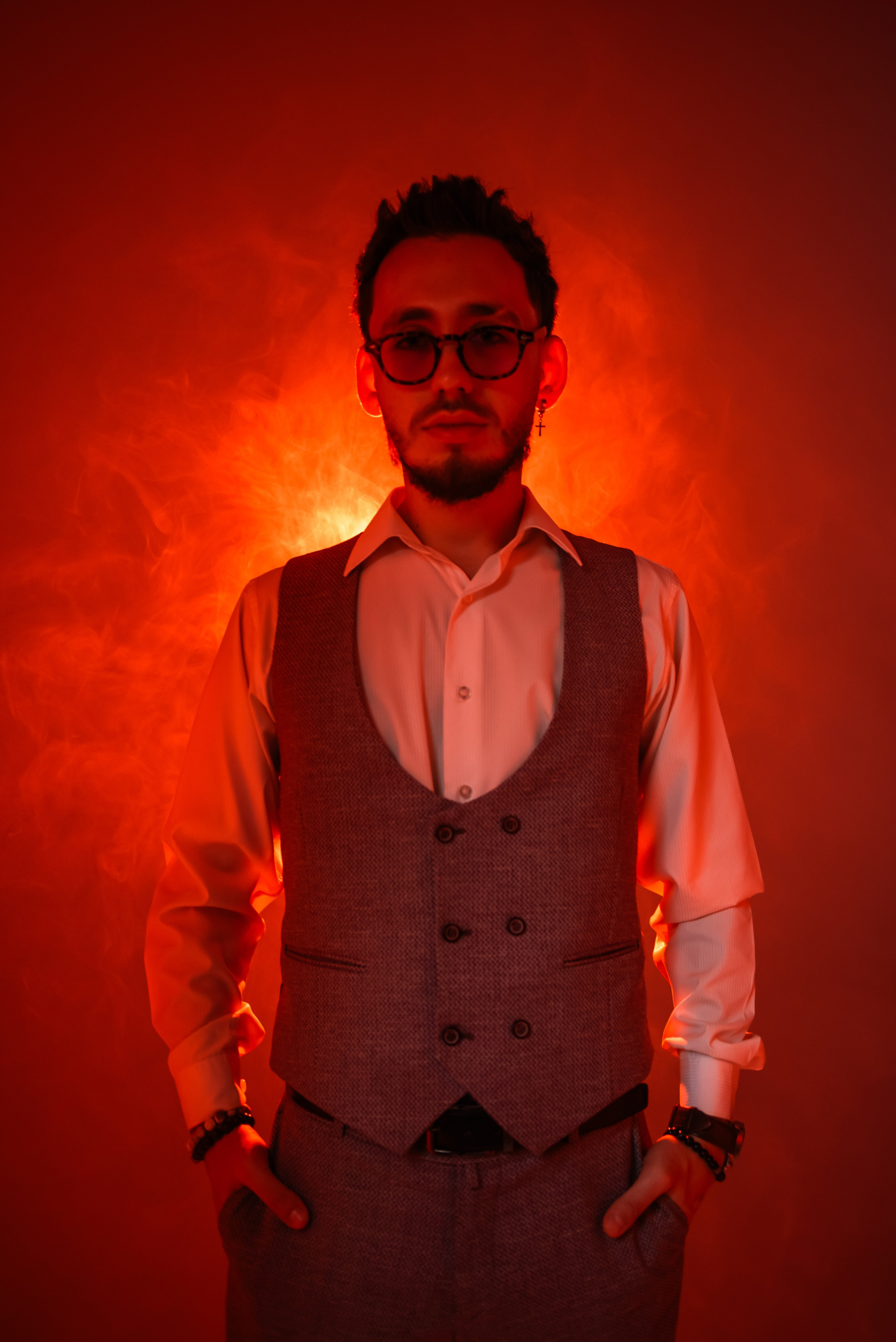  Фотосессия в фотостудии новосибирск, фотосессия в студии, фотосессия на циклорамме, фотосессия со спотлайтом, креативная фотосессия, фотограф новосибирск, фотосессия новосибирск, заказать фотографа в новосибирске, портретный фотограф новосибирск, мужской фотограф новосибирск, фото Юлия Туманова, портретное фото, креативный фотограф, организация фотосессии, фотосессия с дымом, фотосессия для мужчины, мужская фотосессия, фотосессия с цветным светом