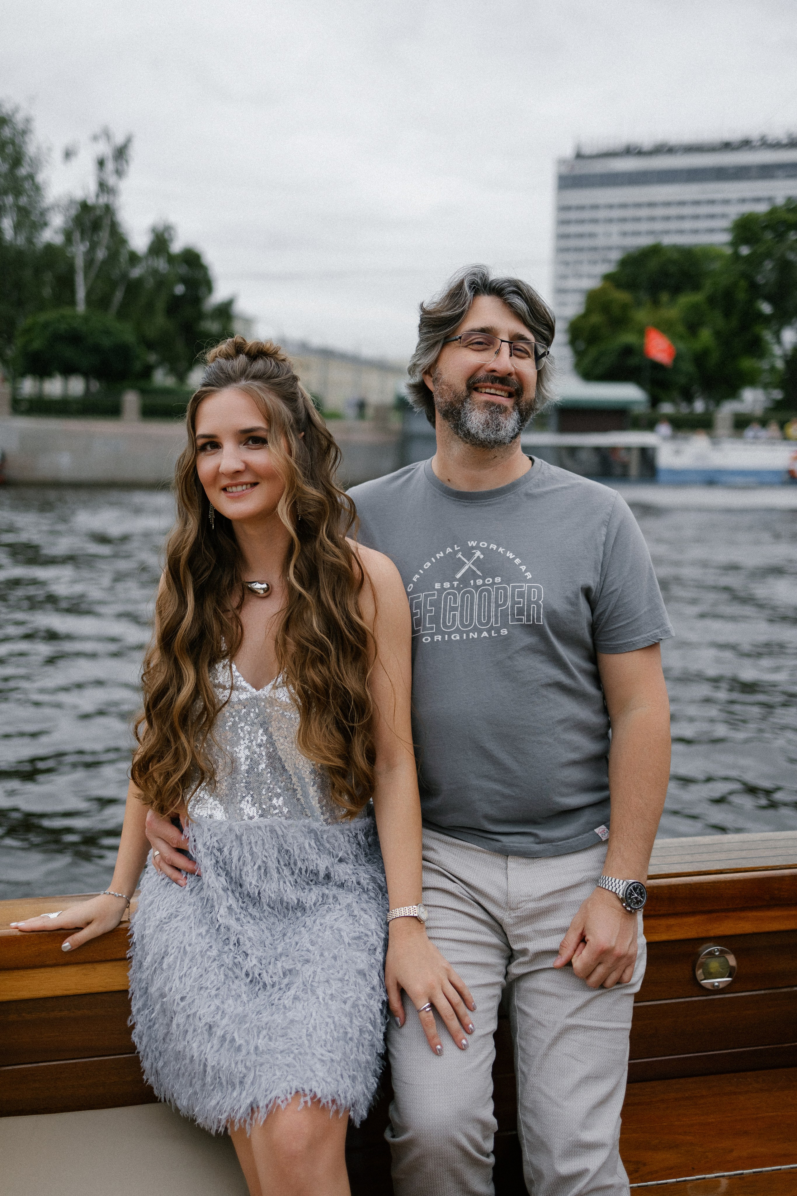 Прогулка на венецианском катере. Свадебный фотограф в Санкт-Петербурге Ксения Кобышева