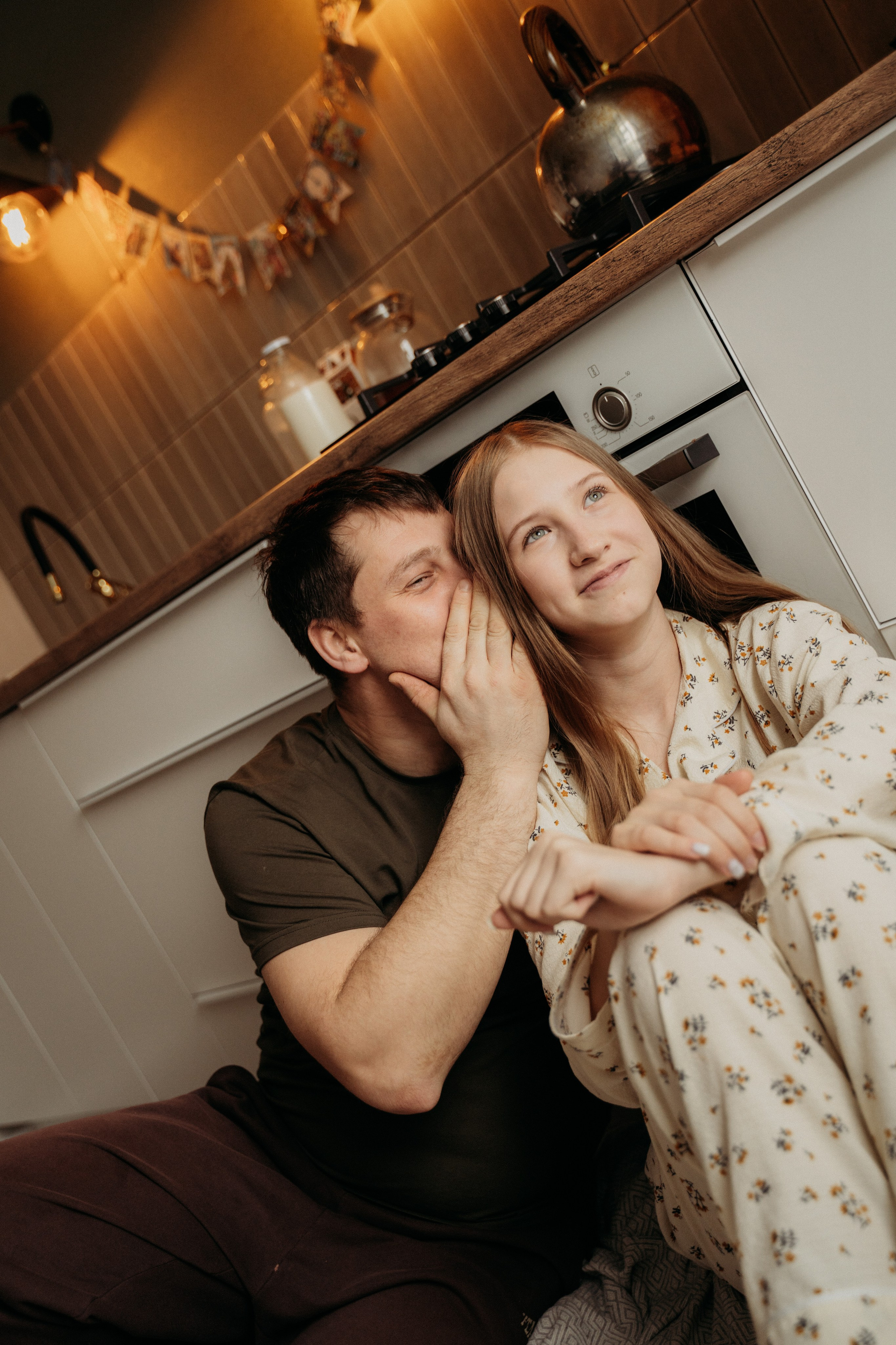 Семья на кухне