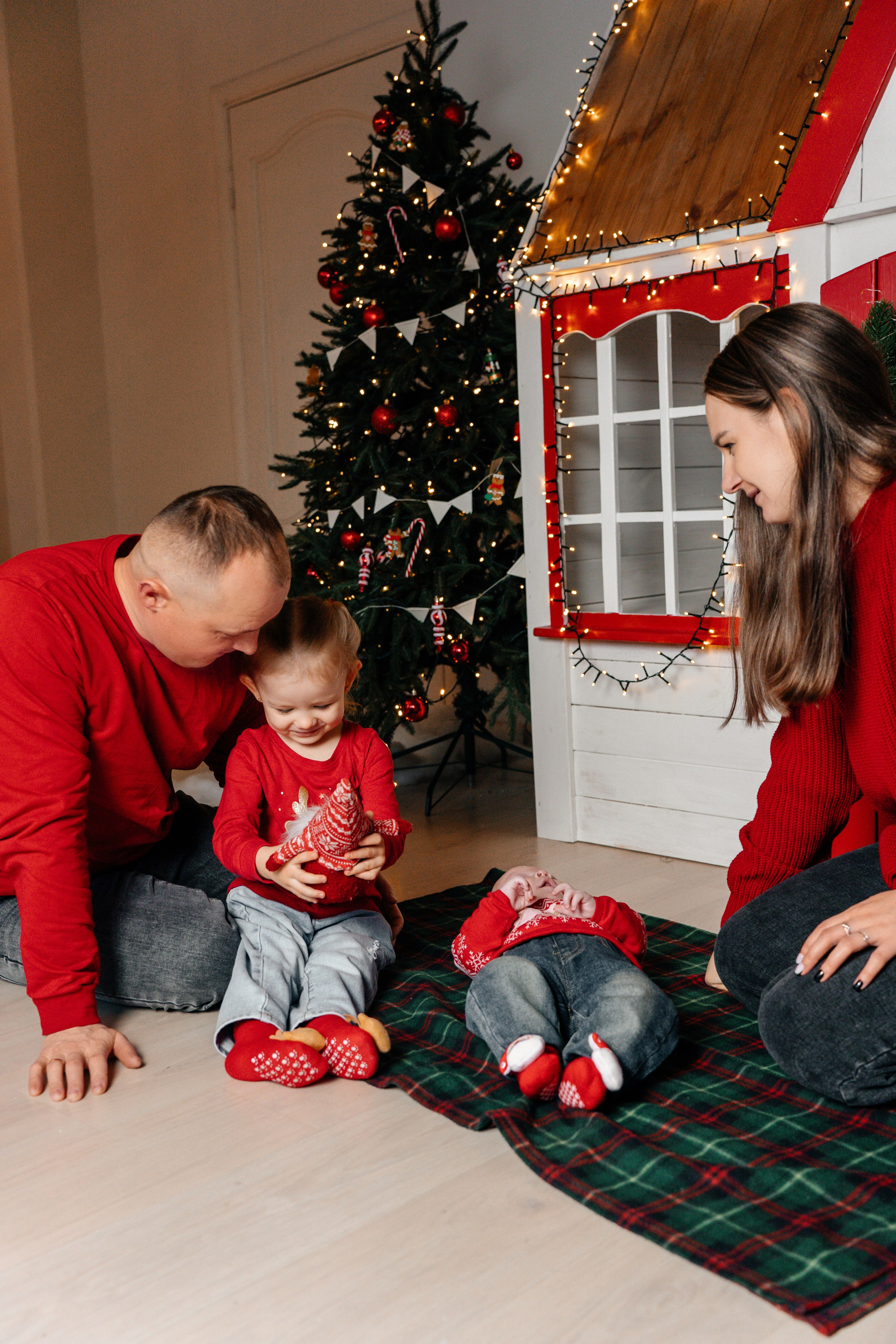 Семейная новогодняя история. Ваш семейный фотограф в Минске — Вика Трегубова