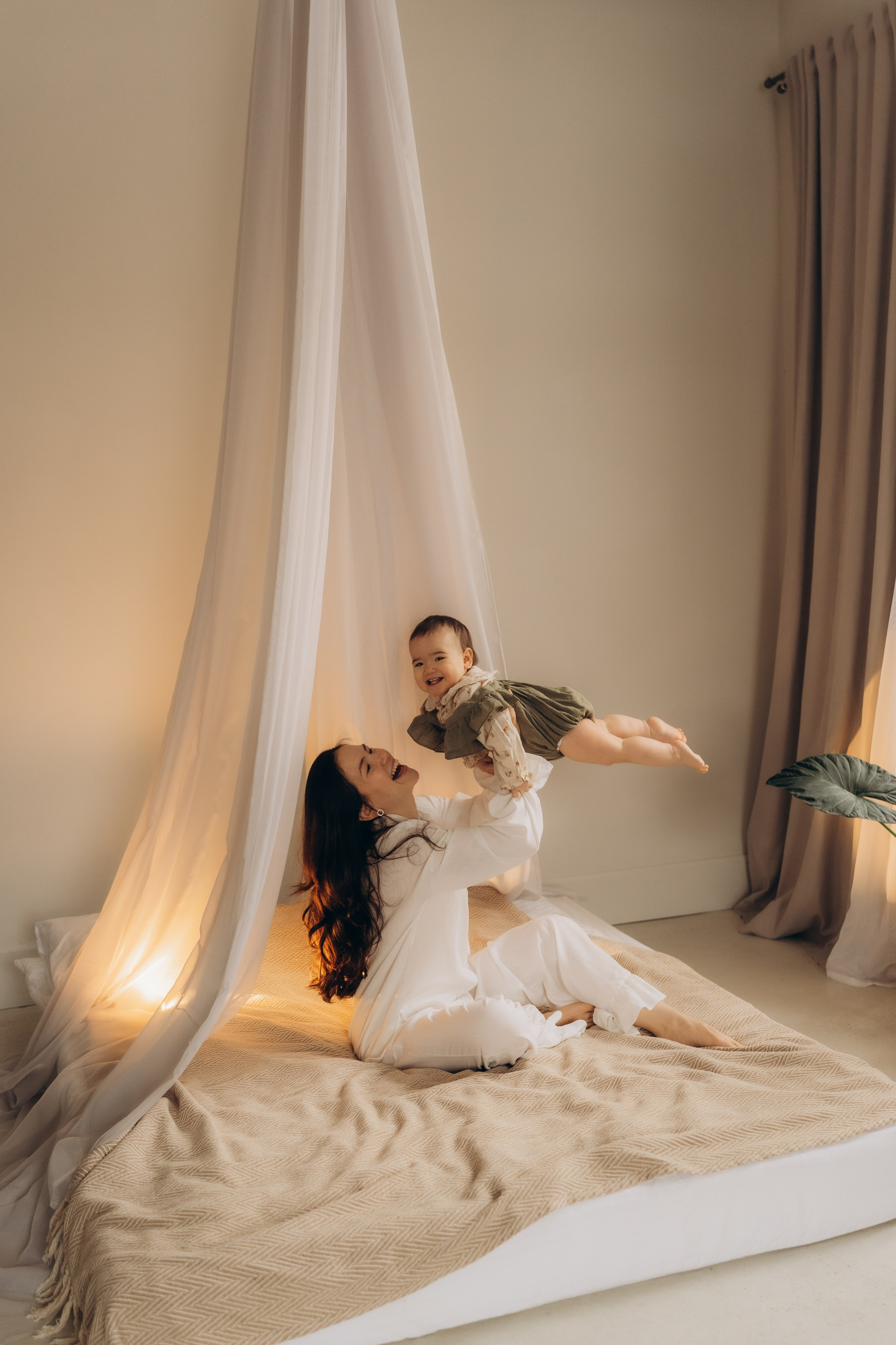 Мама с дочкой, банные процедуры. Семейный фотограф в Казани