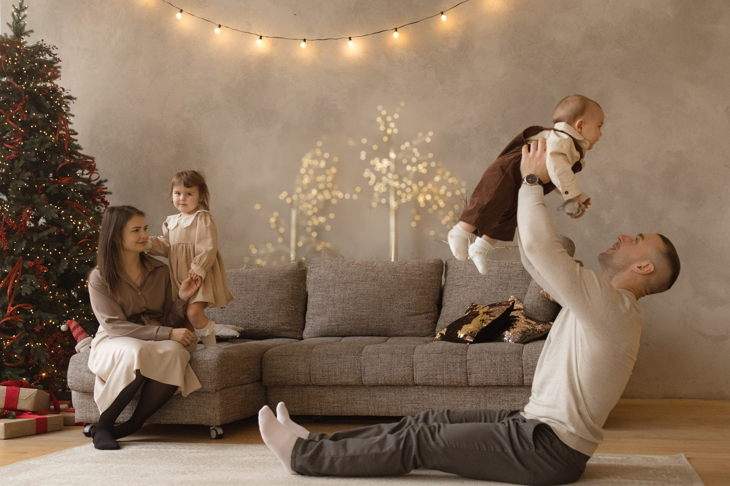 Новогодняя съемка в Мун (зал Семейный). Фотограф беременности и новорожденных в Красноярске Вета Ланская