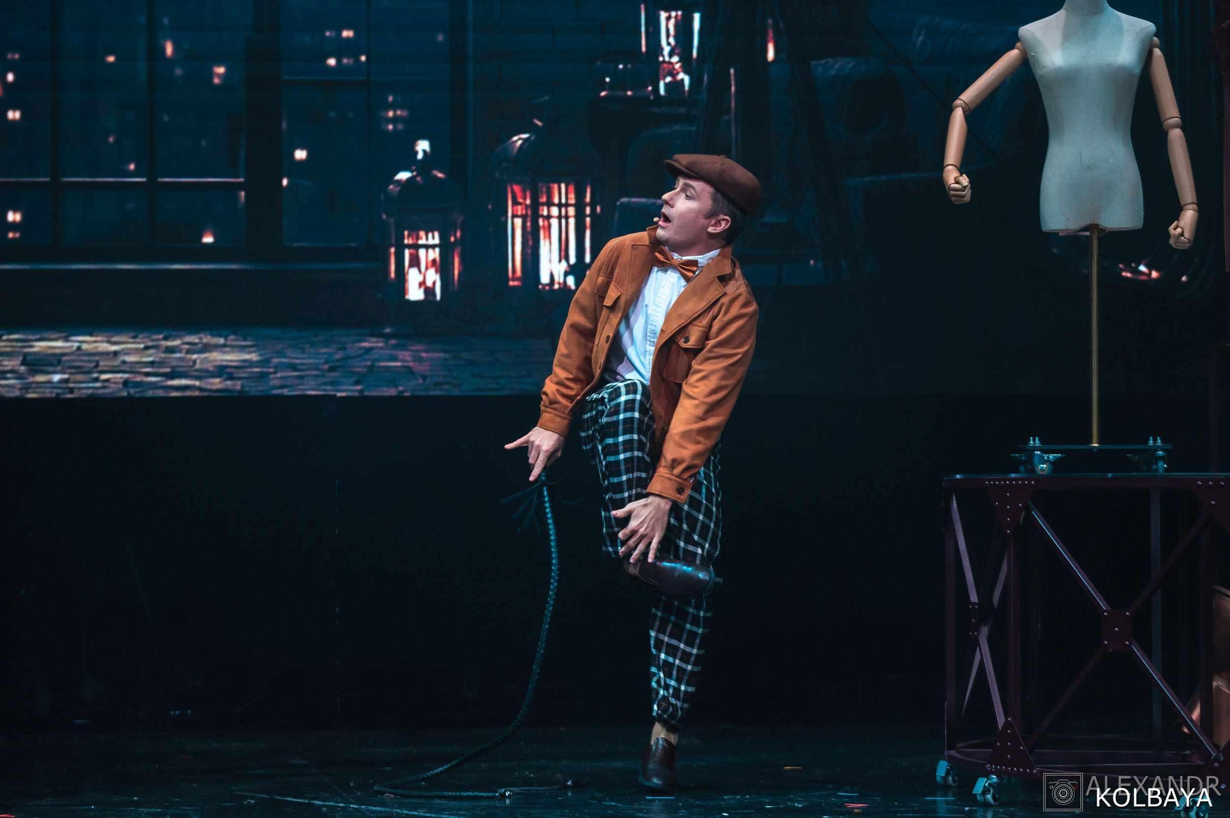 Фотографии со спектакля «Привет, я тетя Чарли». Концертный и театральный репортажный фотограф в Москве Александр Колбая