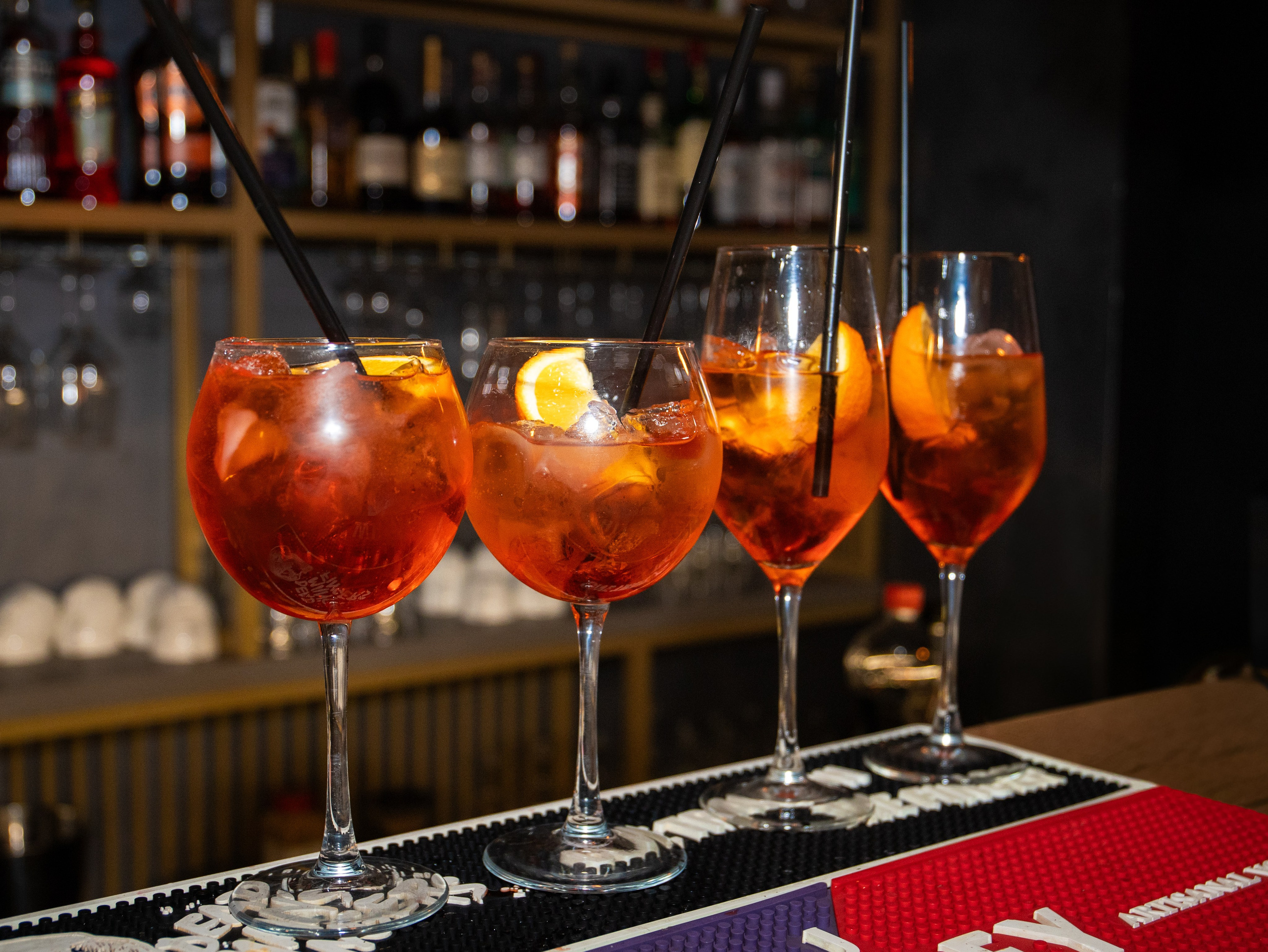 Репортажка из кальян-бара. Свадебный и семейный фотограф в Москве Мила Широких