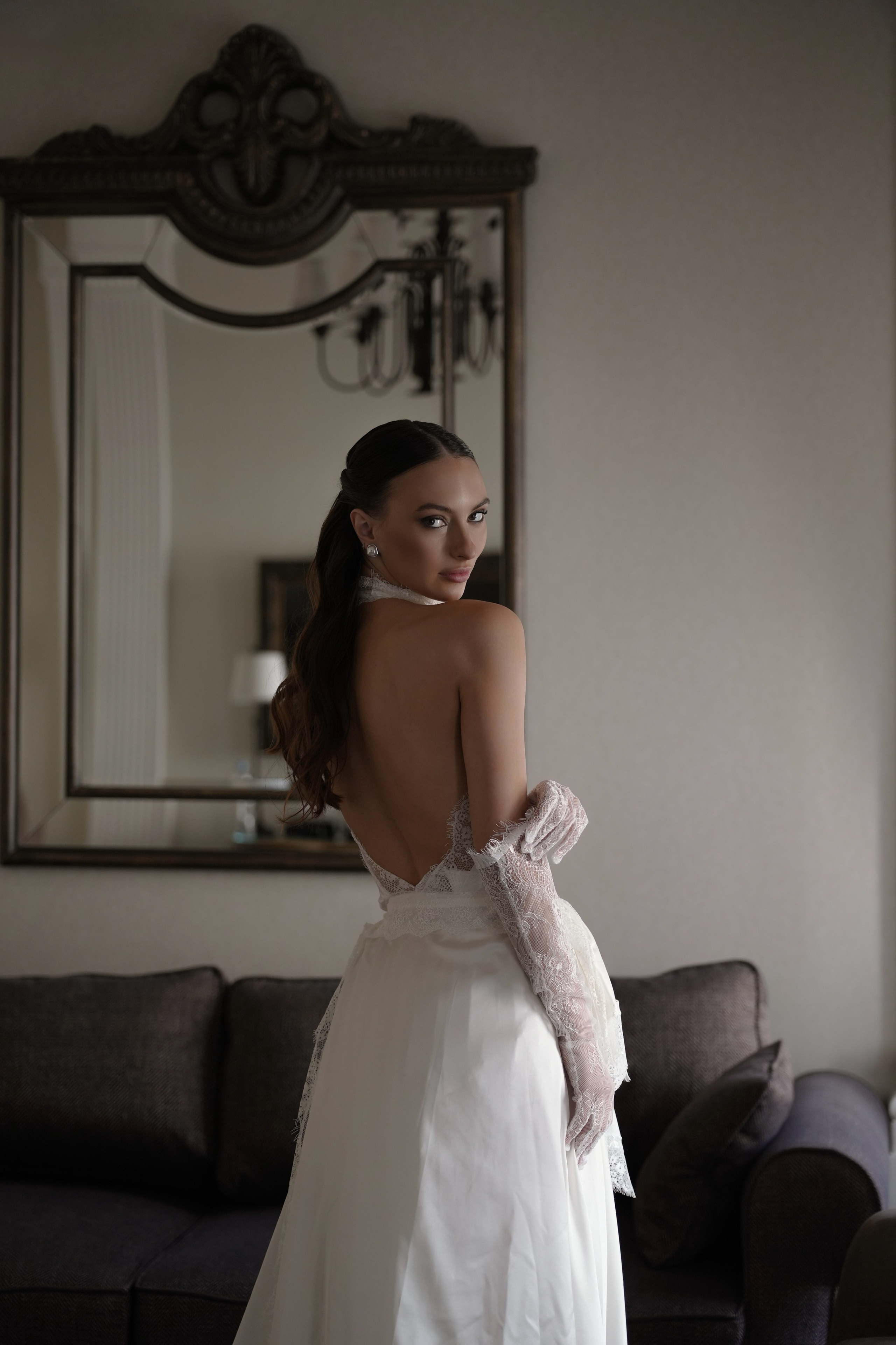 Свадебная фотосессия утра невесты и жениха в отеле Амбассадори