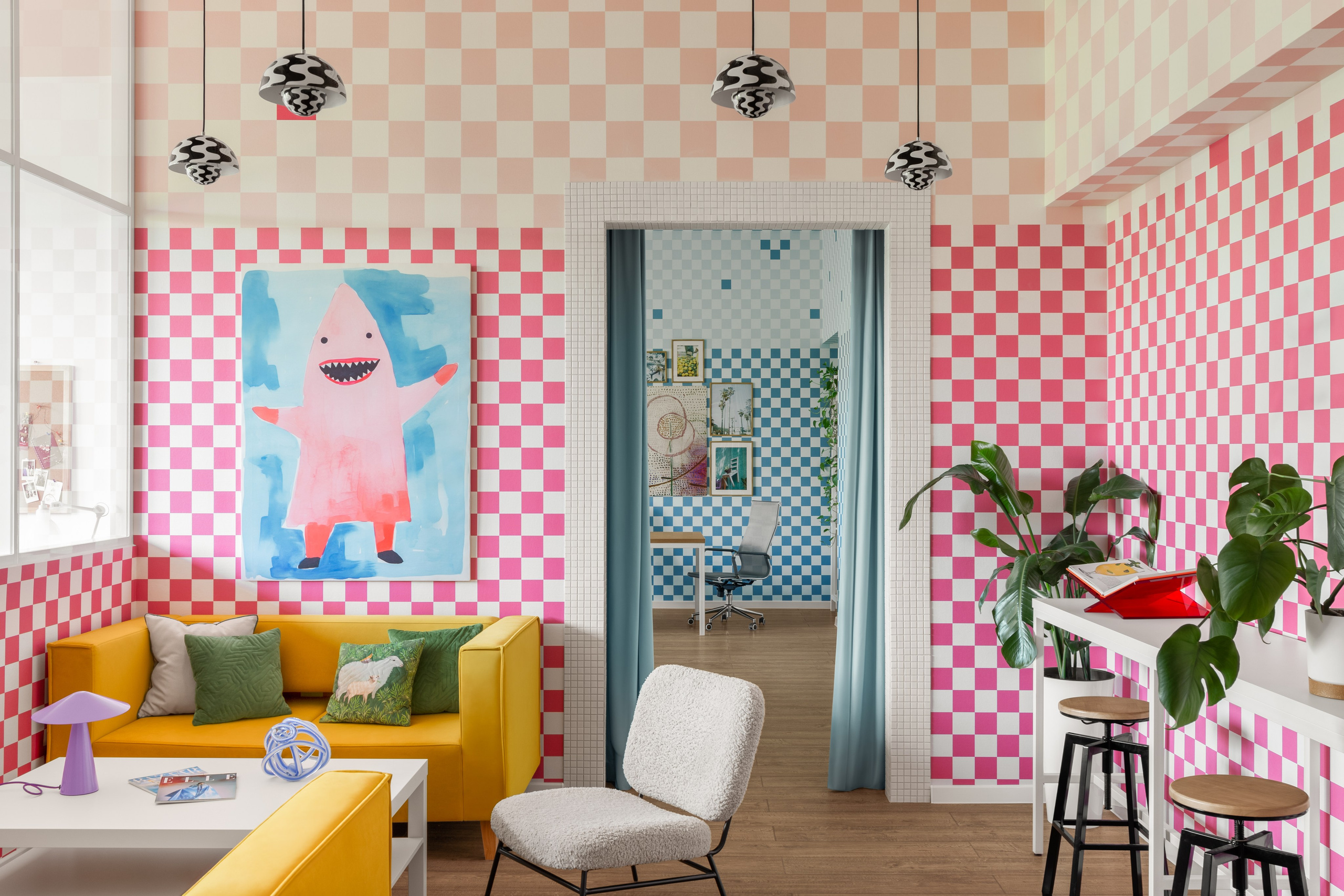 Sdelaemremont.kz - фотосъёмка офиса команды The Insider, интерьерная фотография