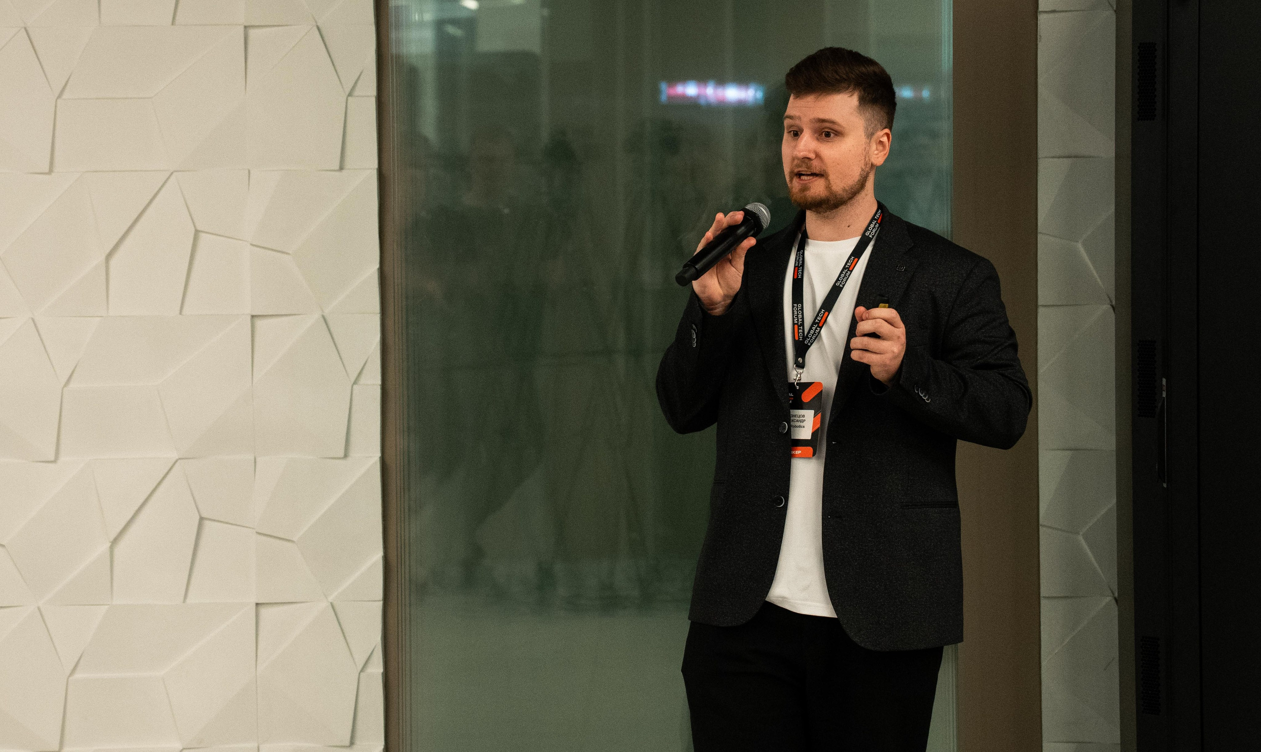 Global Tech Forum 27.03.2026. Коммерческий и художественный фотограф и видеограф в Москве Арсений Тургенев