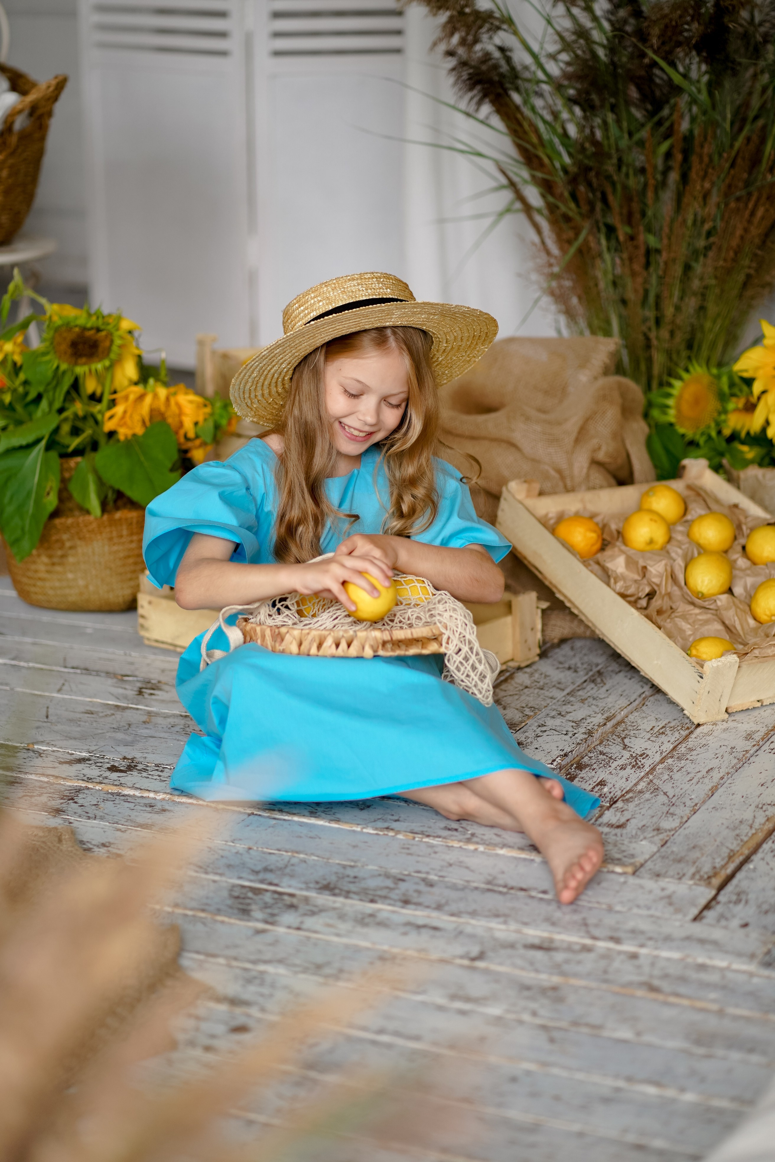 Кира с подсолнухами. Фотограф Татьяна Митрофанова