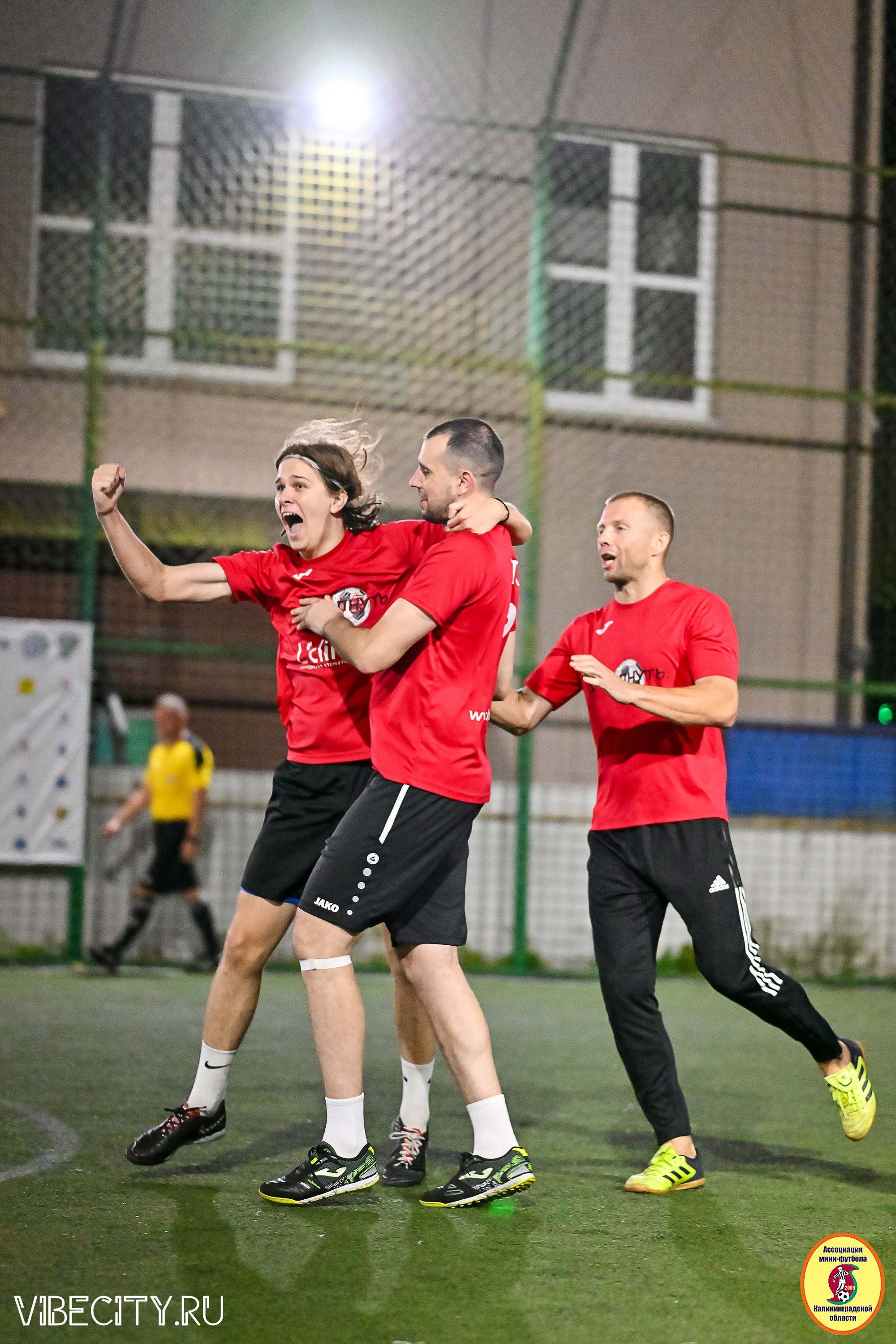 ФИНАЛЬНЫЕ ИГРЫ КУБКА МИНИ-ФУТБОЛЬНОЙ ЛИГИ И КУБКА КОРПОРАТИВНОЙ МФЛ 2025. VIBECITY.RU Вайб Сити Ру Фоторепортажи Фотоотчеты Калининград