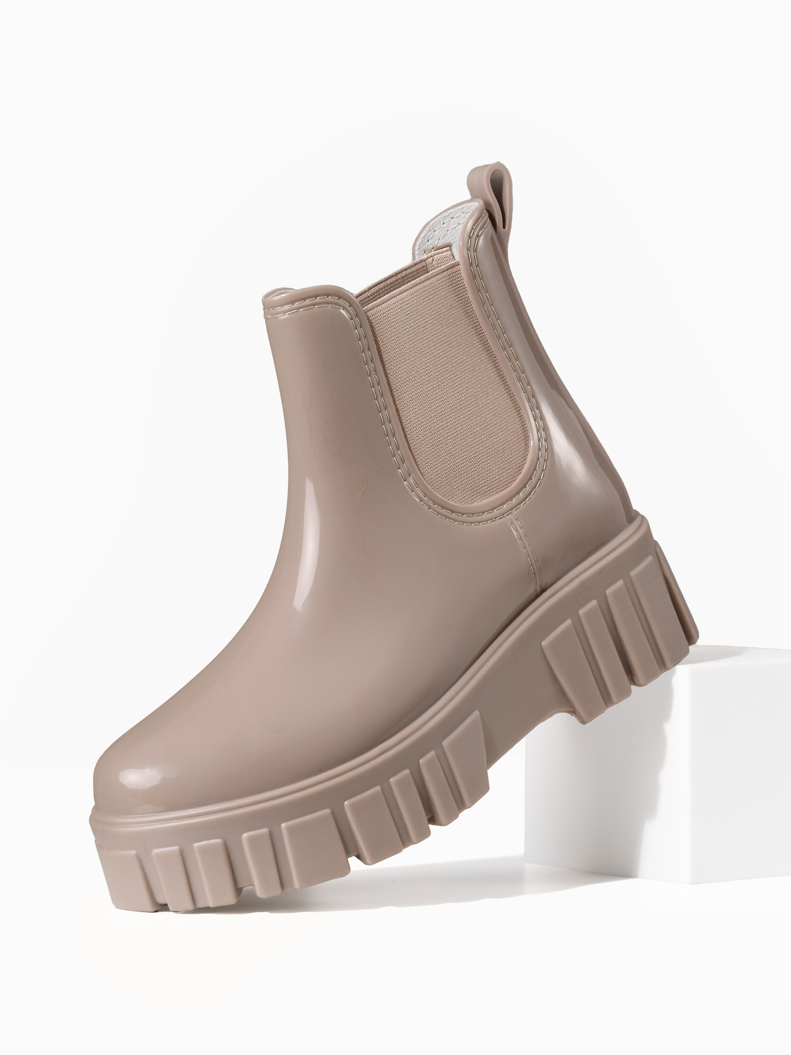 Обувь. Предметный фотограф, инфографика и видео в Санкт-Петербурге