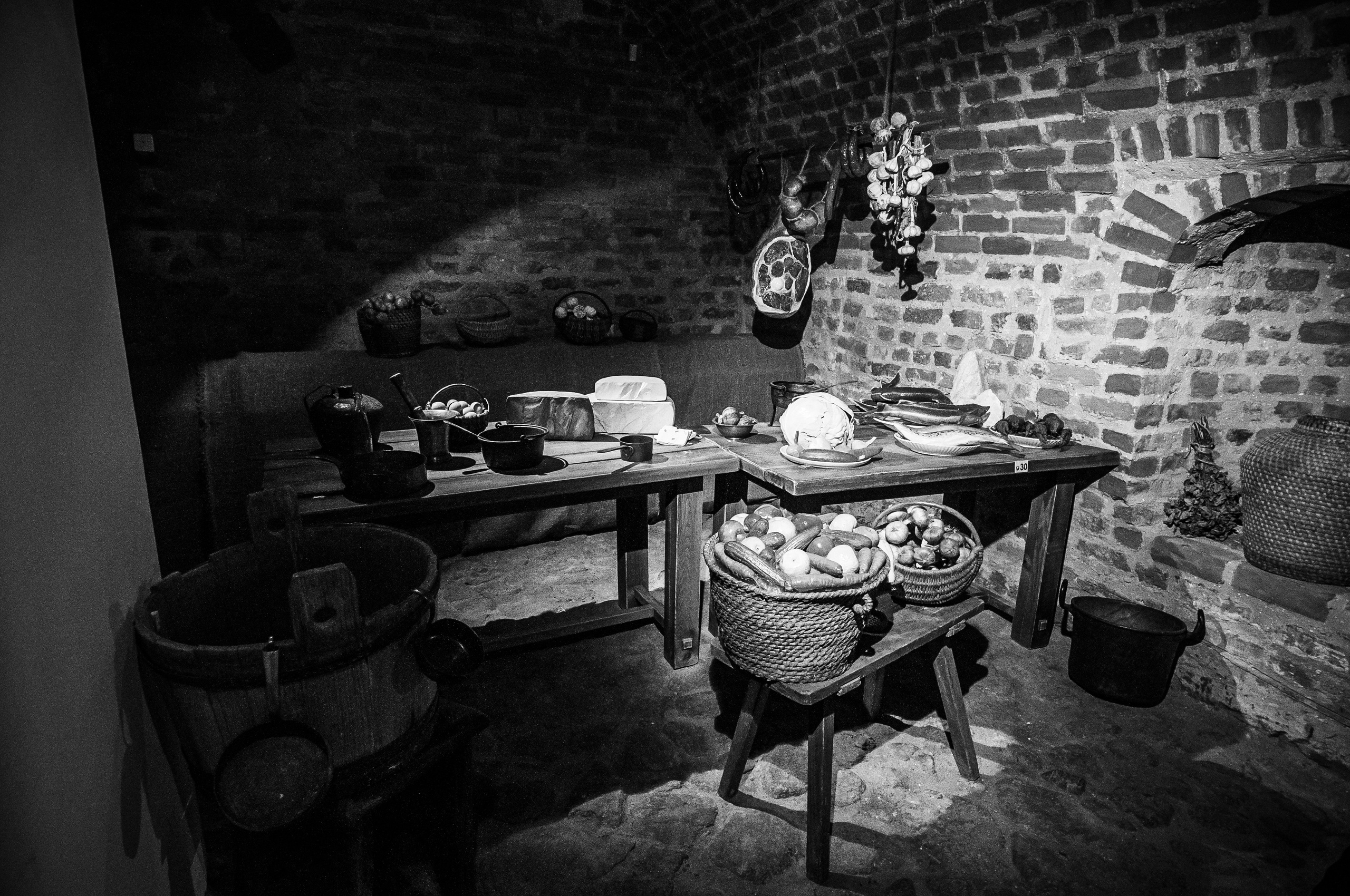 Мирский замок 2013. Фотограф Антон Швец — Монохромная реальность