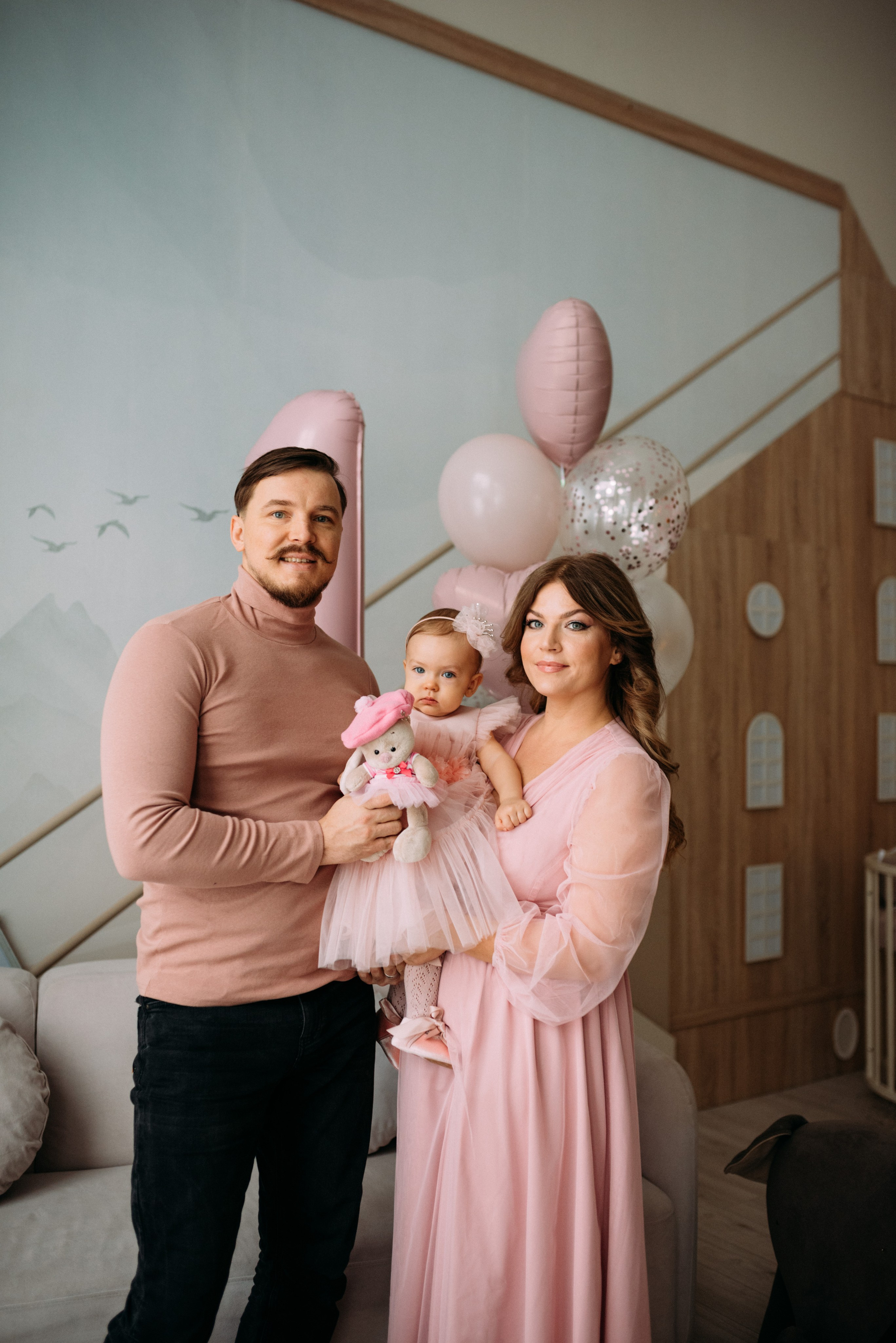 Анна, Мишель, Виктор — годовасие в студии