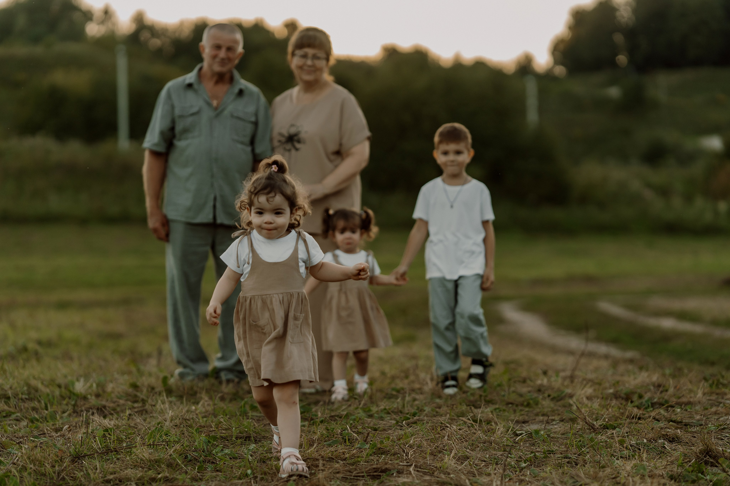 Съемка с внуками. Свадебный и индивидуальный фотограф в Суворове Клюева Мария