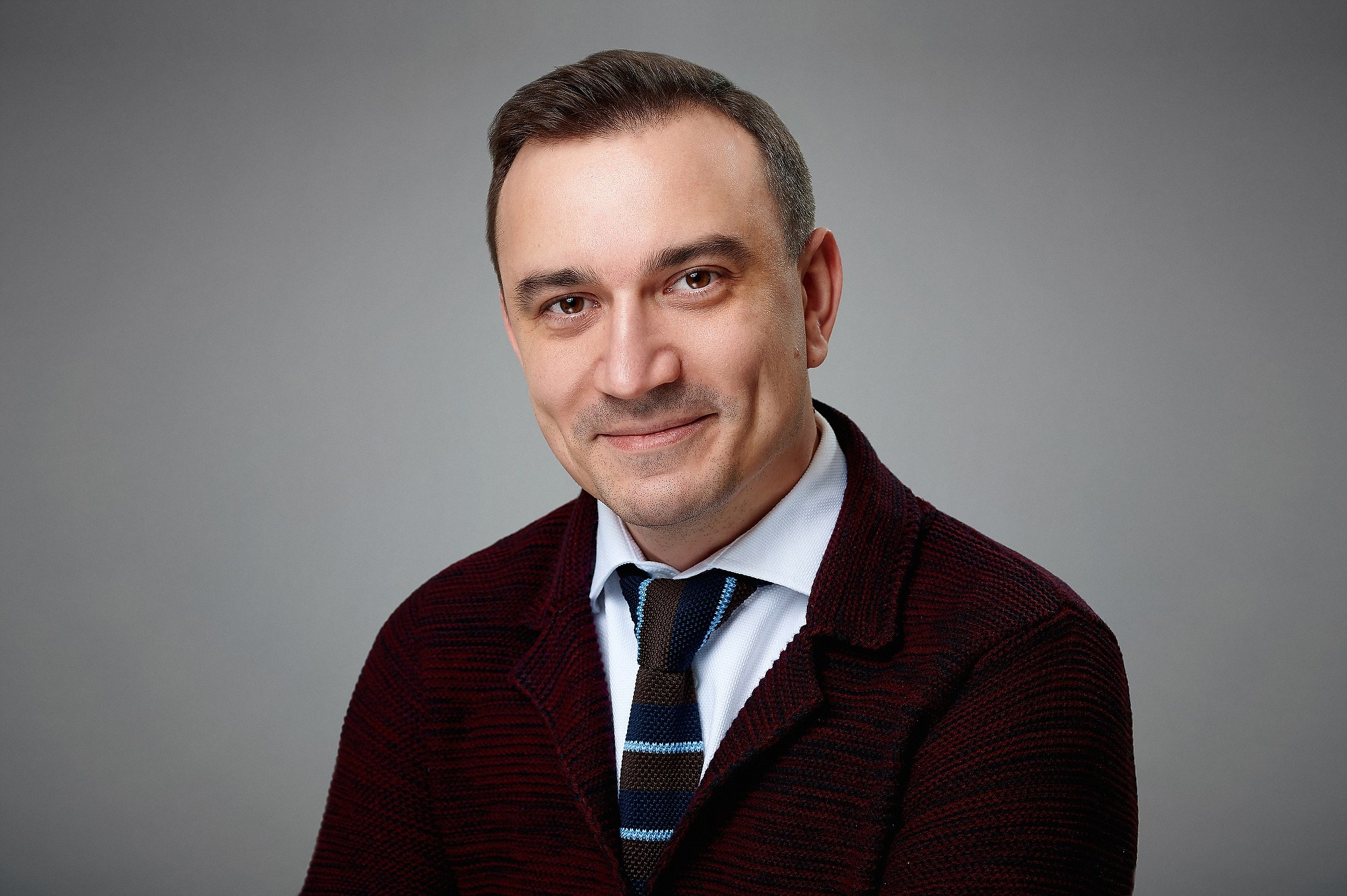 Headshot, портрет в интерьере офиса, командная съёмка, репортажный портрет в рабочей обстановке. Промышленная и репортажная фотография