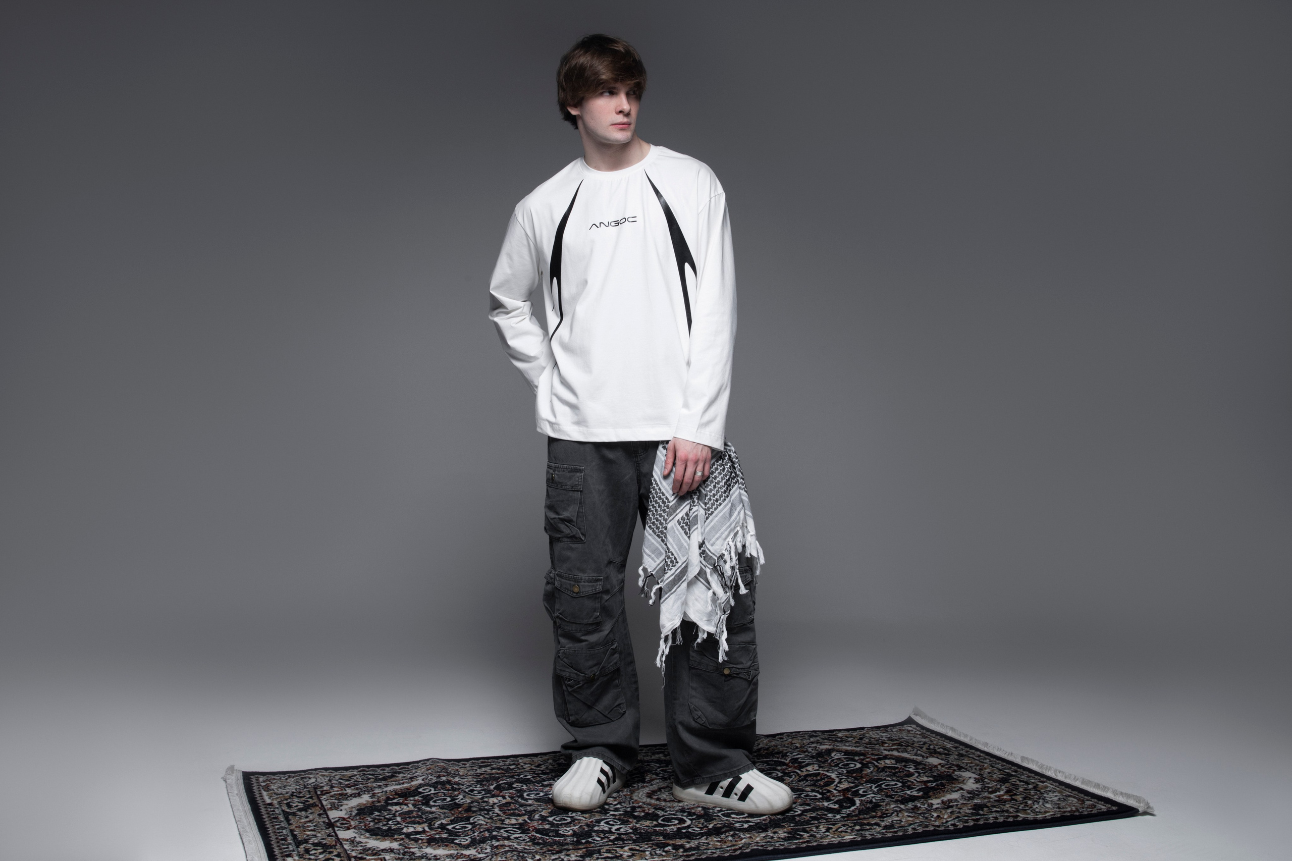 КАТАЛОГ | серый фон. RUNA production — стильные съемки для брендов