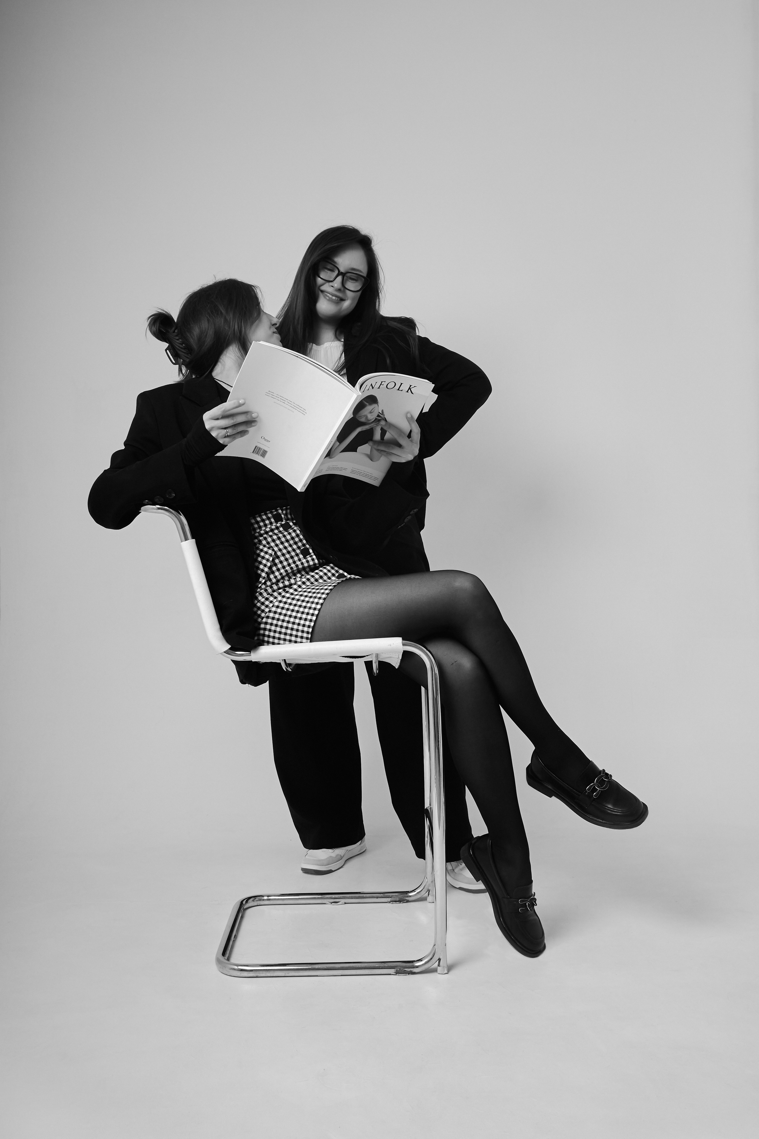 Фотосессия с журналом для подруг