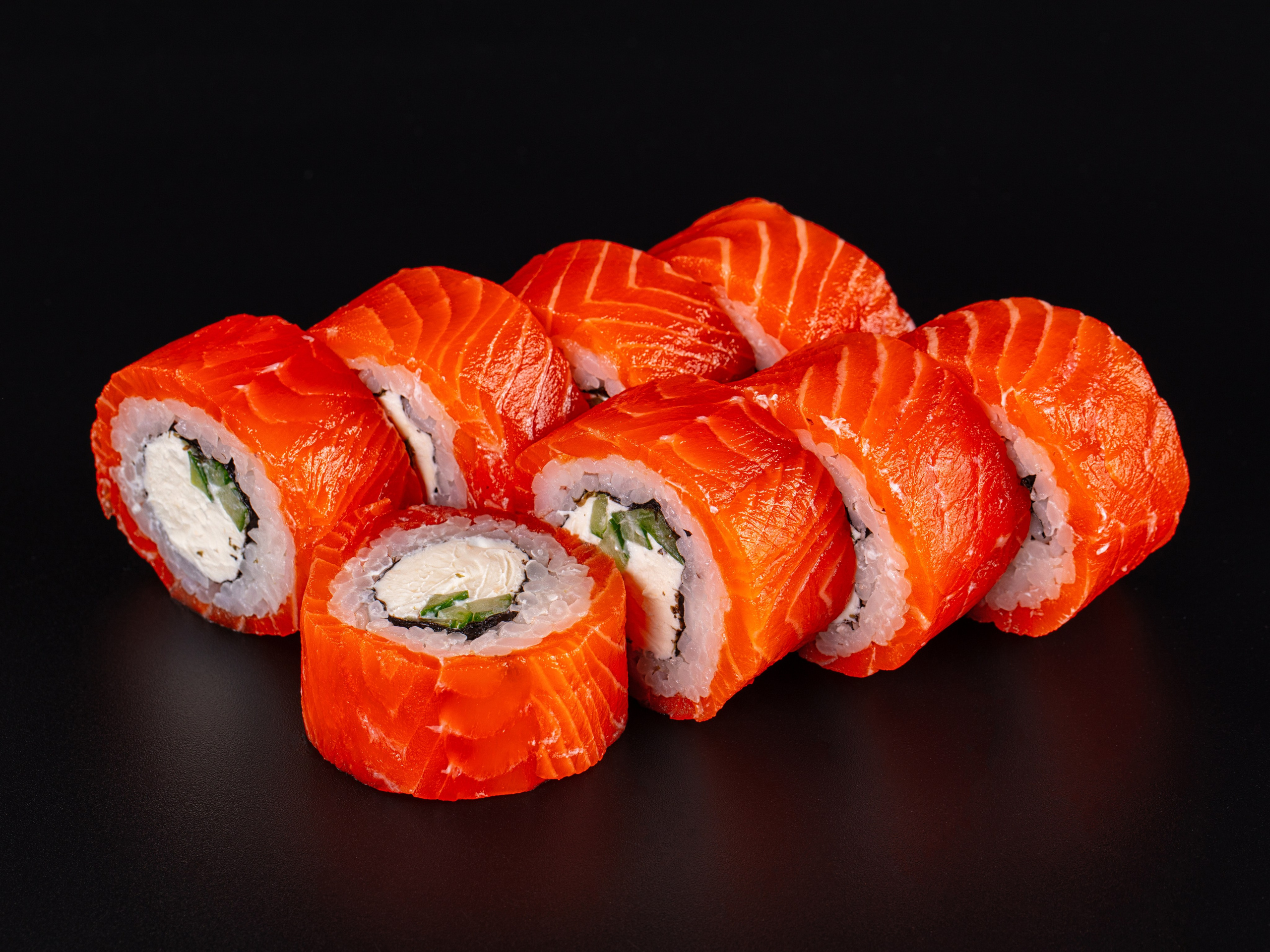 Фотосъемка суши и роллов. Заказ по тел.: +7 (906) 006-90-22. Фуд-фотограф Андрей Старостин — съемка еды в Москве. 9000 руб. в час