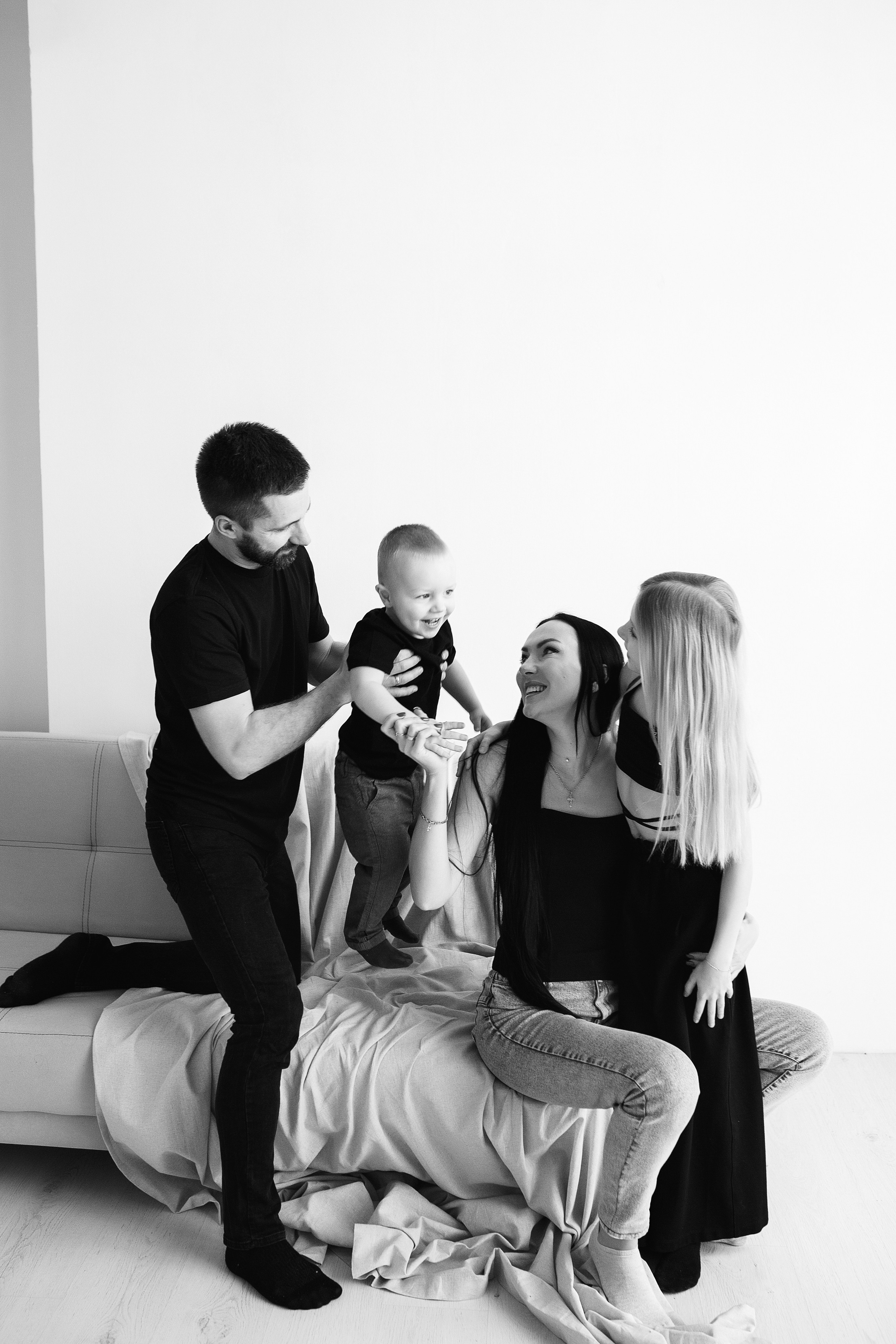 ЧБ серия. Фотограф новорожденных Оксана Полевская