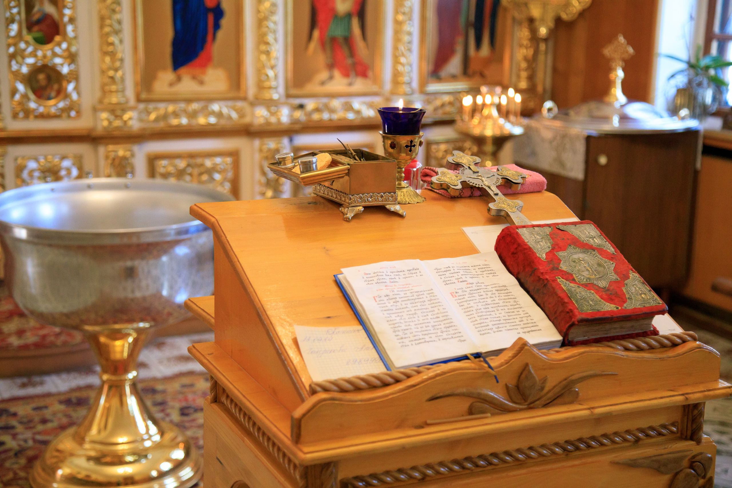 Фотосъёмка таинства крещения и крестин в городах Я фотограф снимающий венчания в городах Минеральные Воды, Пятигорск, Кисловодск, Ессентуки,. Репортажный и свадебный фотограф Пятигорск и КМВ