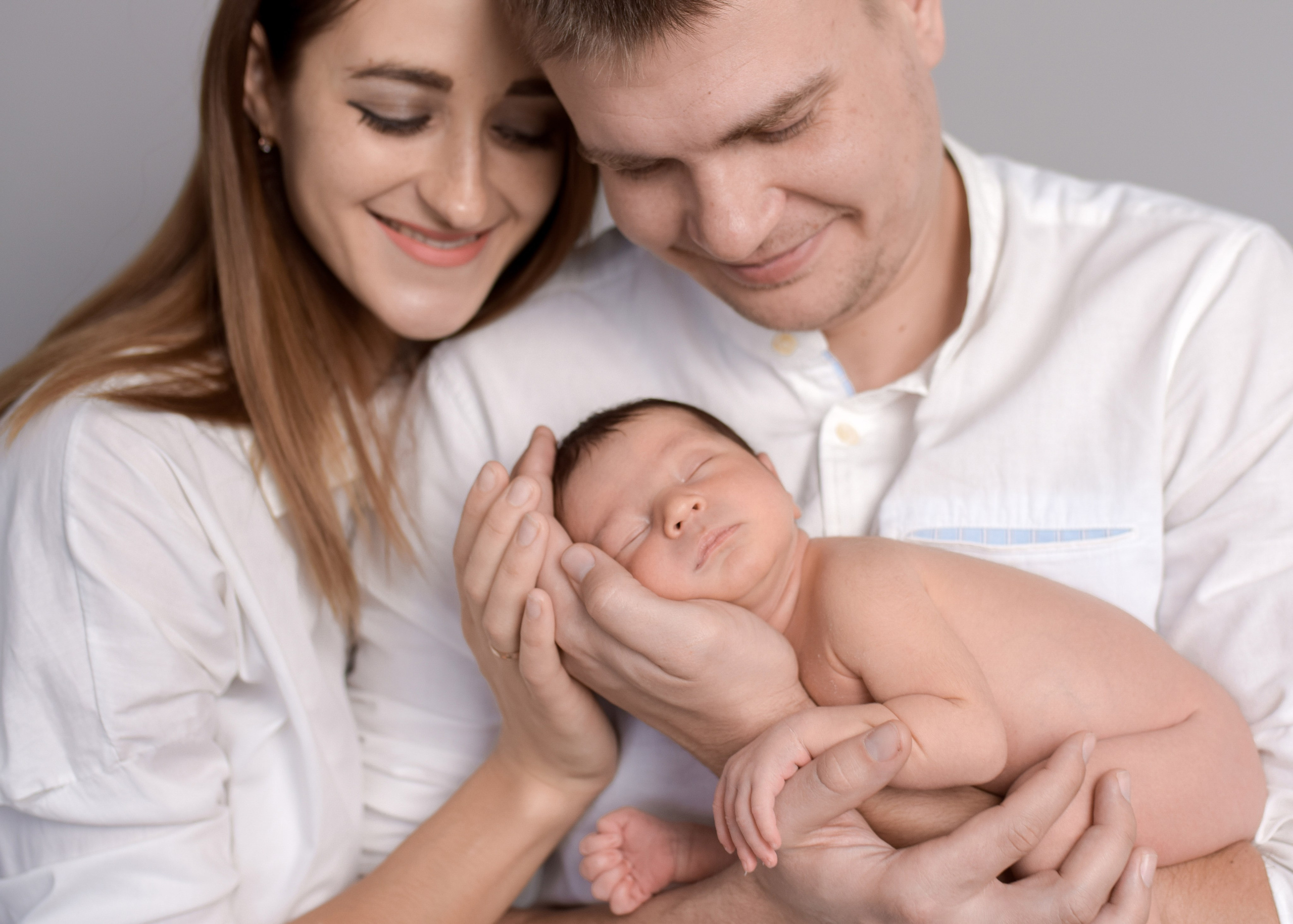 СЪЕМКА НОВОРОЖДЕННОГО С РОДИТЕЛЯМИ. Фотограф в Ялте Инна Найден. Детский и семейный фотограф