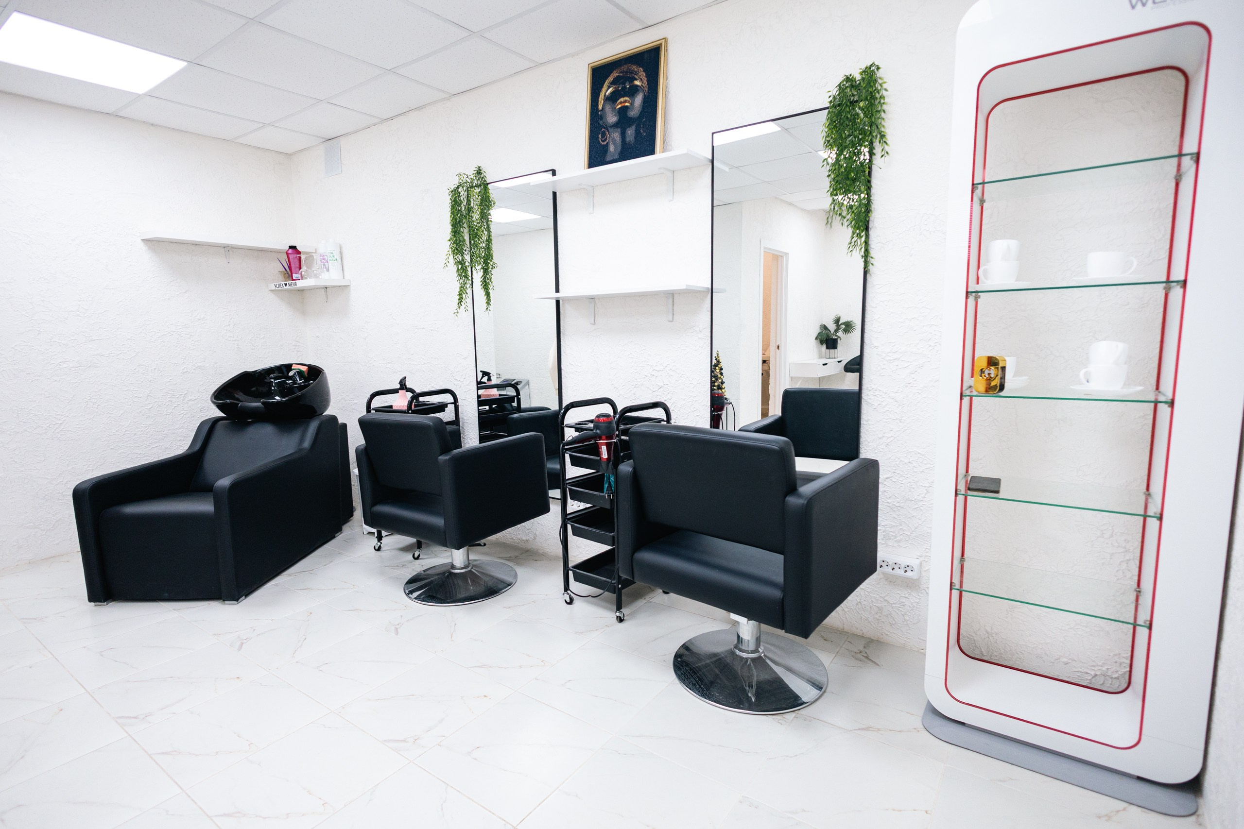 БИЗНЕС ПОРТРЕТ СПЕЦИАЛИСТА ПО МАНИКЮРУ. Фотограф Paul Varro в Краснодаре