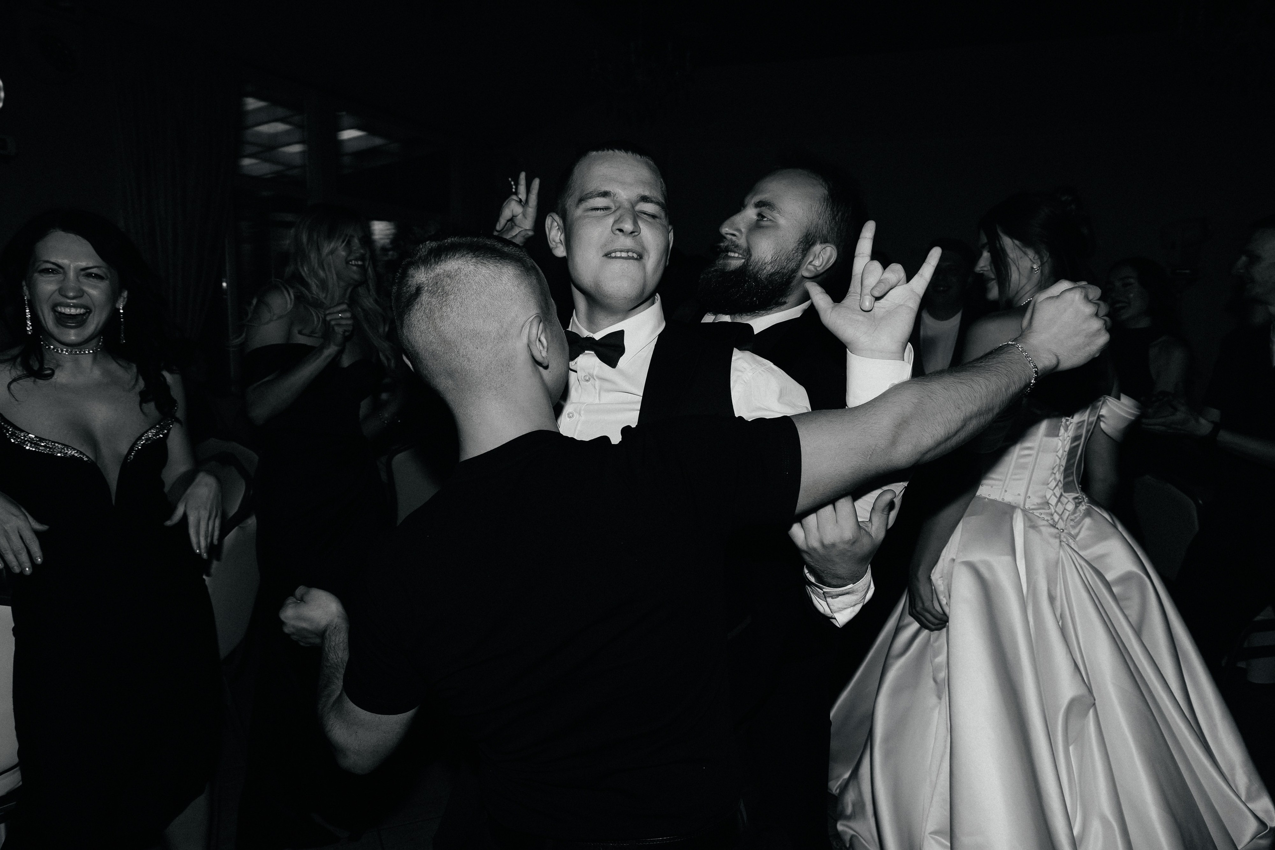 Свадебная фотосессия Анастасии и Игоря в Усадьбе Легенда. Свадебный фотограф в Минске/Беларуси Сергей Спиридонов