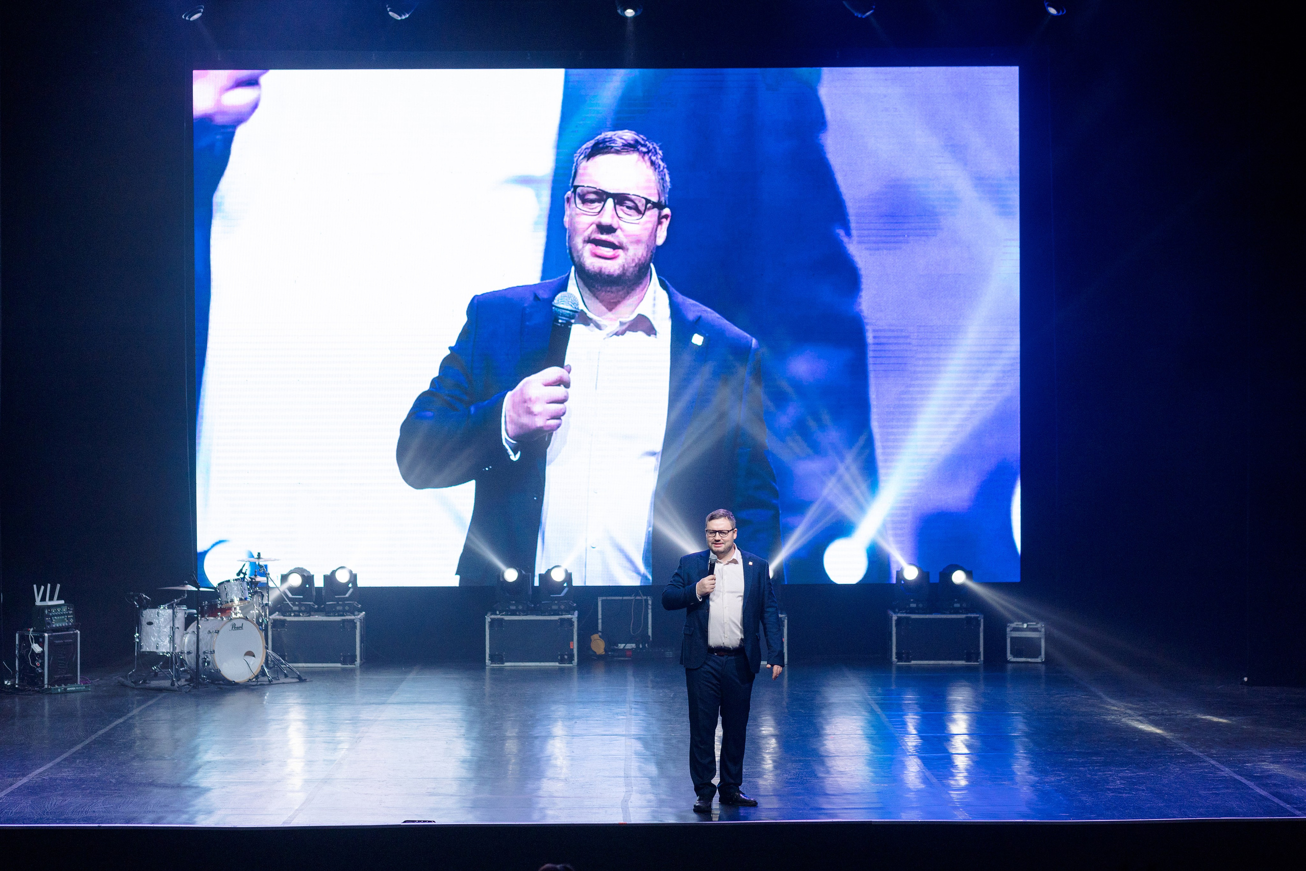 РЕПОРТАЖ: НОВЫЙ ГОД В ДК МЕТАЛЛУРГ. Профессиональный фотограф в Ижевске Леша Петров