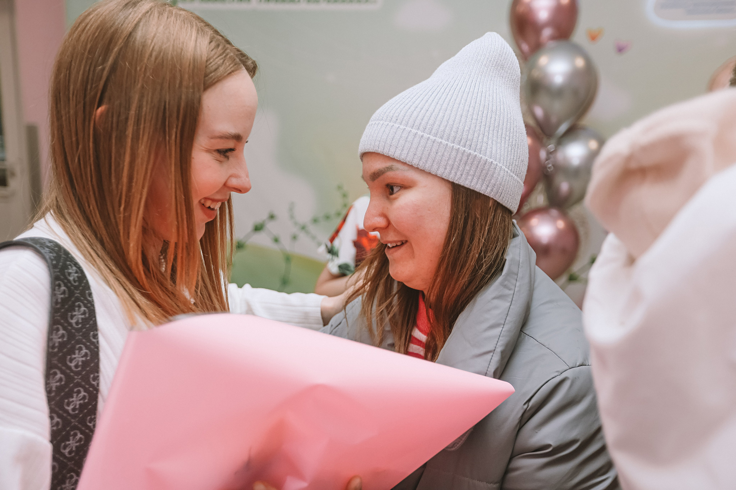 Выписка палата+внизу ПЦЭ. Семейный фотограф Тюмень, фотограф на роды Салмина Мария