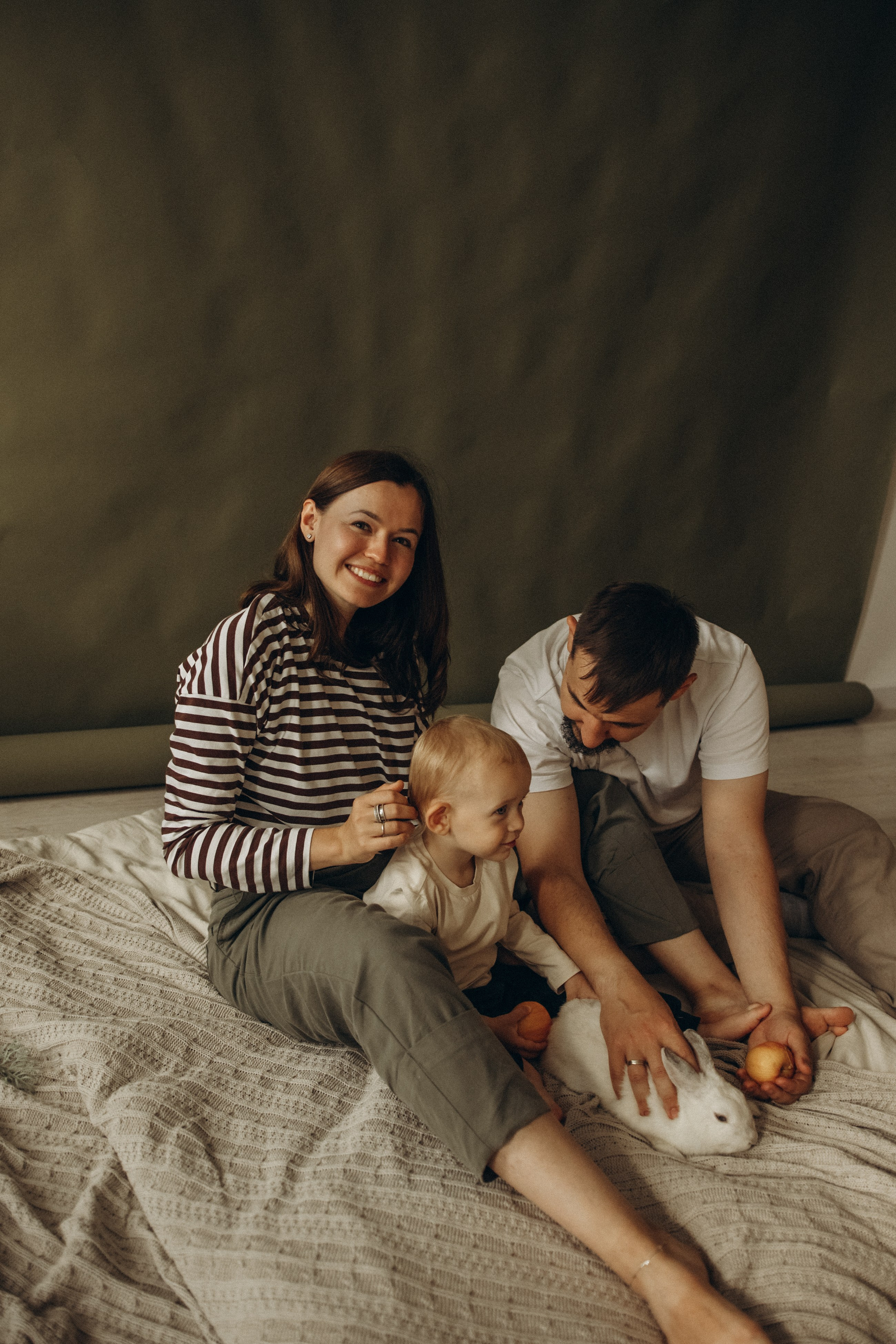 Ярослав и яблоки. Гаврилова Настя семейный фотограф lifestyle в Москве