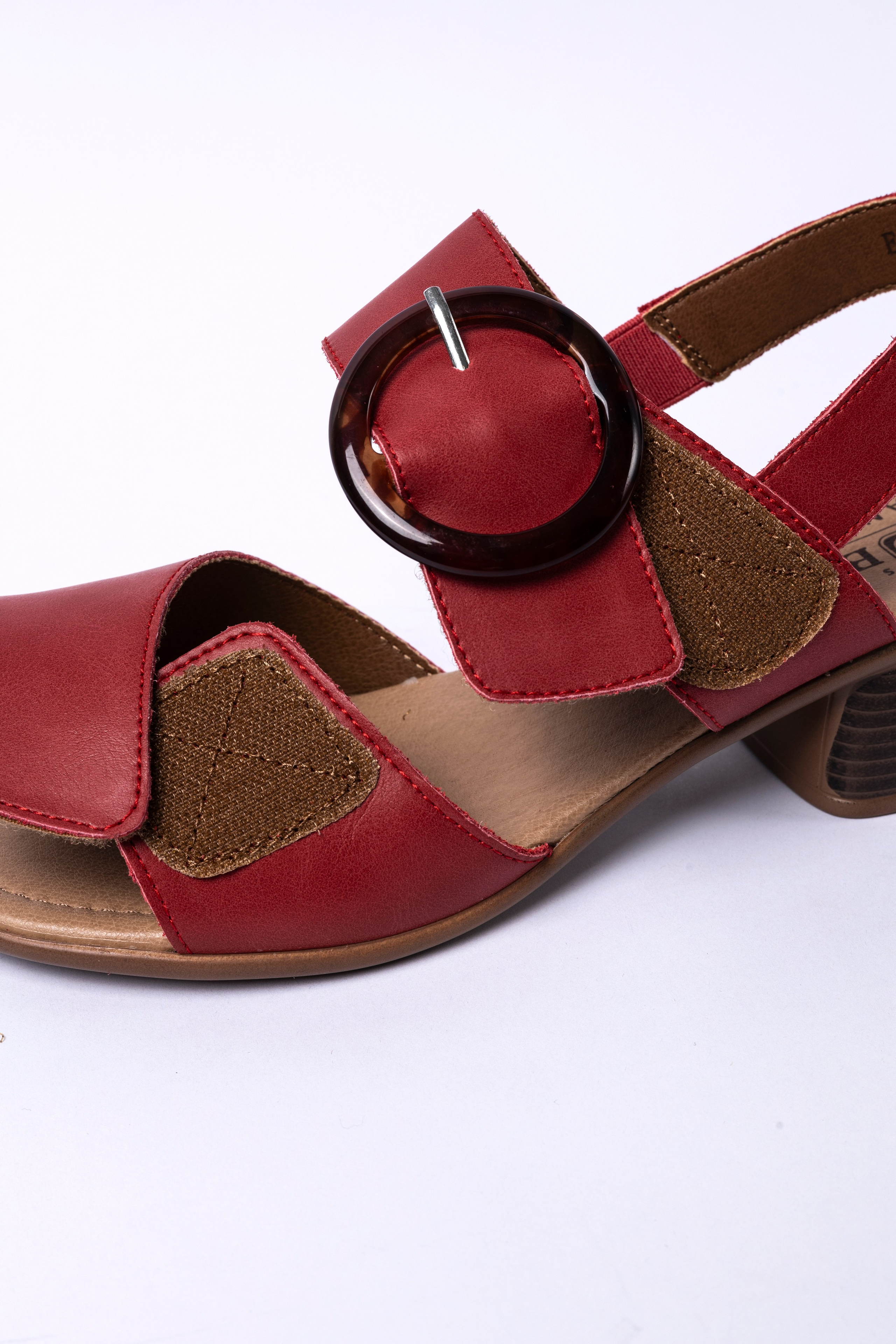 Каталожная съёмка для интернет магазинов. Автопортретная фотостудия в Казани