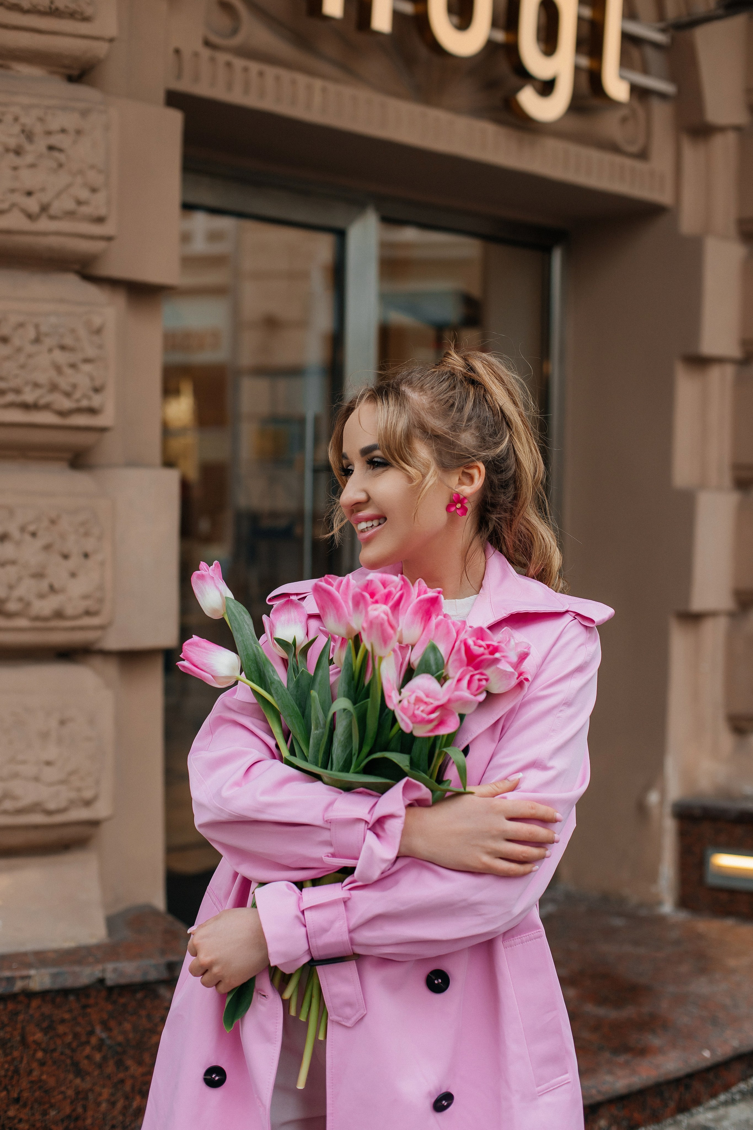 Индивидуальная фотосессия на улице 8 марта. Фотограф Александра Сыщенко