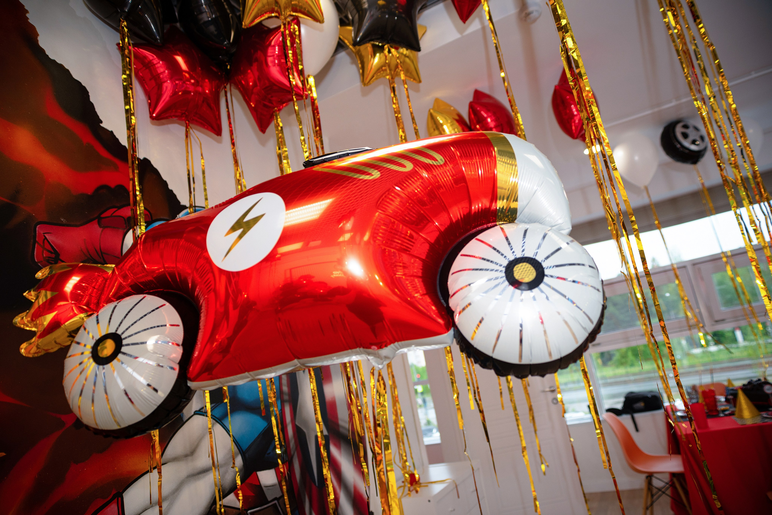 Фотографирует детский праздник в Сургуте/Нефтеюганске — весёлые моменты детей на дне рождения, яркие эмоции выпускников, динамичные кадры торжественных мероприятий.