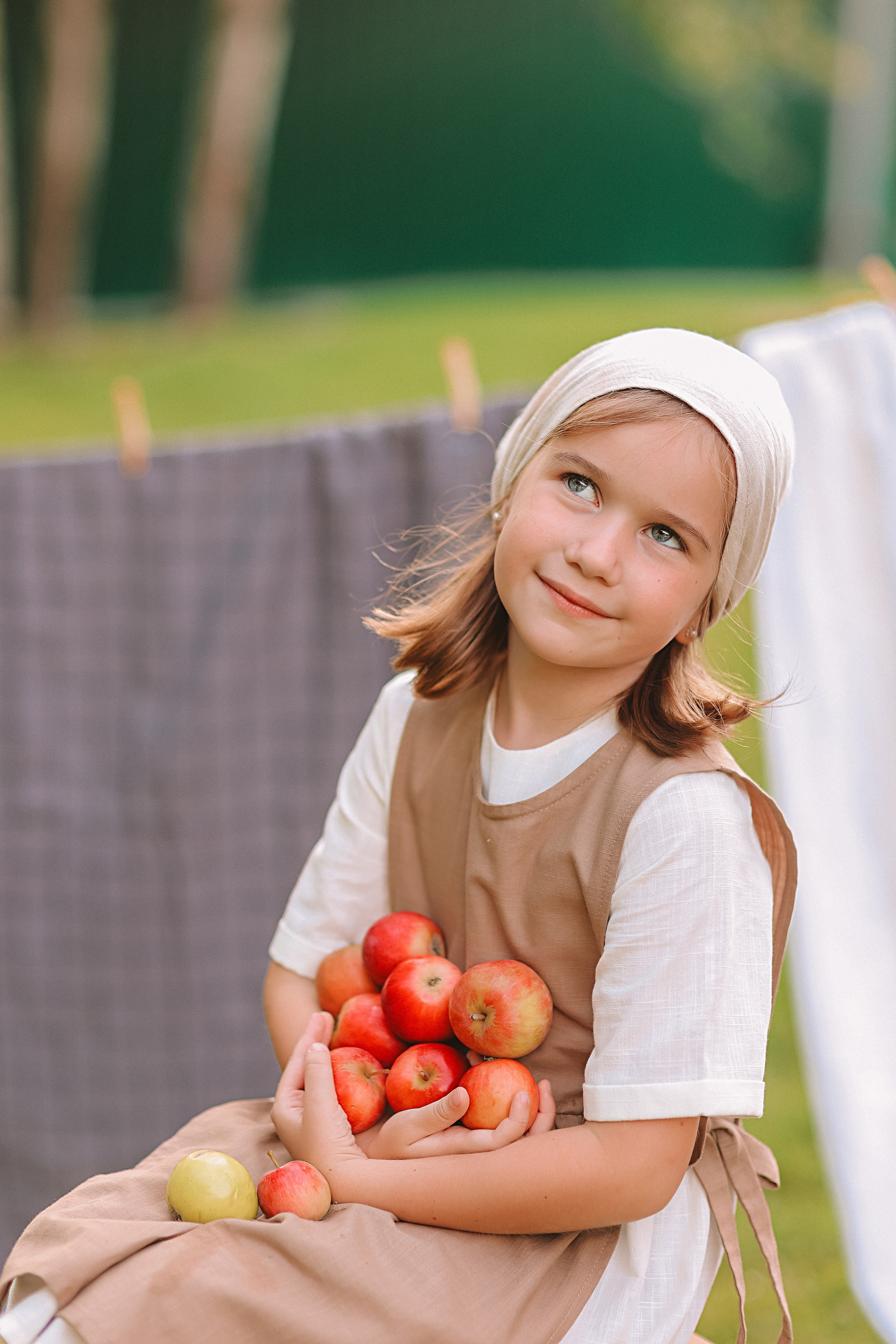 Стирка у дома. Семейный фотограф Тюмень, фотограф на роды Салмина Мария