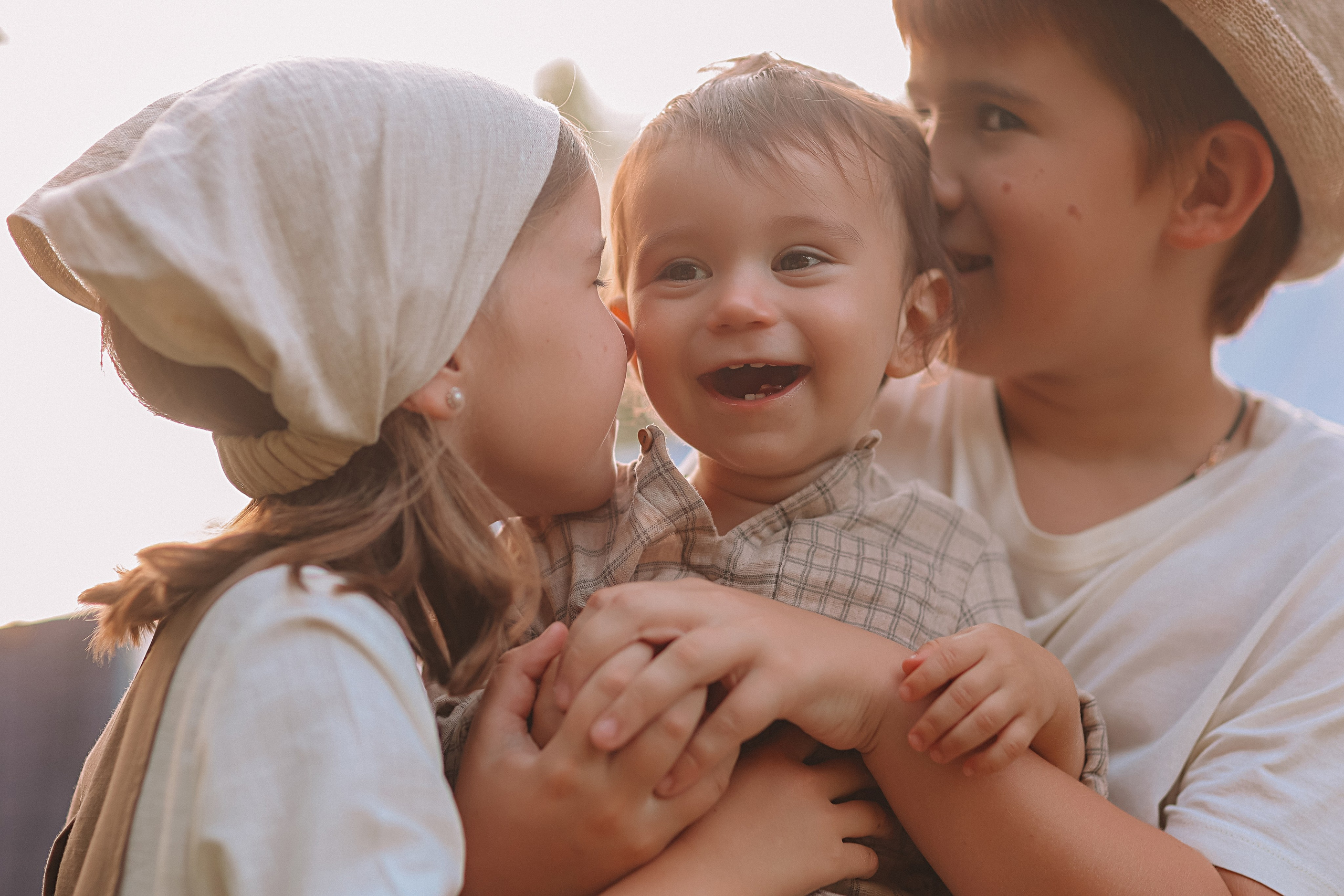 Стирка у дома. Семейный фотограф Тюмень, фотограф на роды Салмина Мария