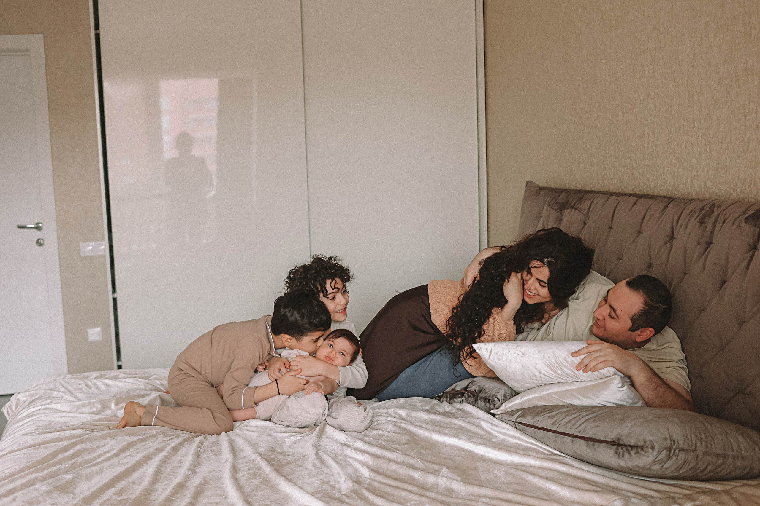 С малышкой. Семейный фотограф Тюмень, фотограф на роды Салмина Мария