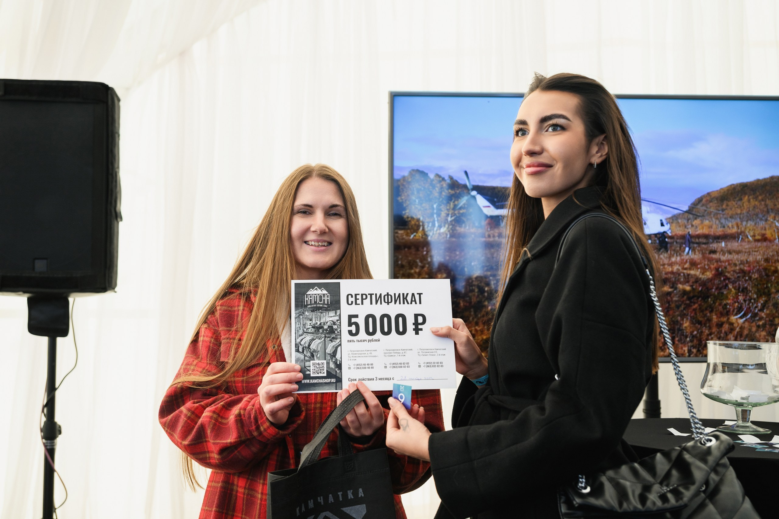 Фотосъемка дня туризма в Петропавловске-Камчатском, Туристическая фотосессия на берегу океана в Петропавловске-Камчатском, Фотосъемка для путешественников на фоне вулканов в Петропавловске-Камчатском, Красивые фото для туристов в Петропавловске-Камчатском, Фотосъемка дня туризма цена в Петропавловске-Камчатском.