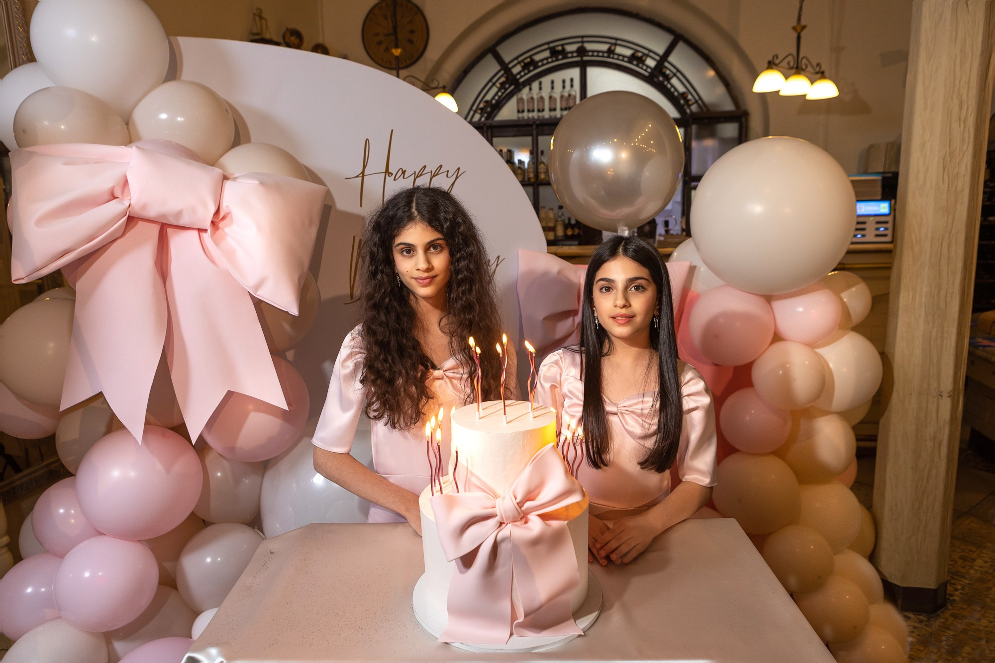 День Рождения Софьи и Лизы в ресторане «Ностальгия». Фотограф в Оренбурге. Профессиональный фотограф