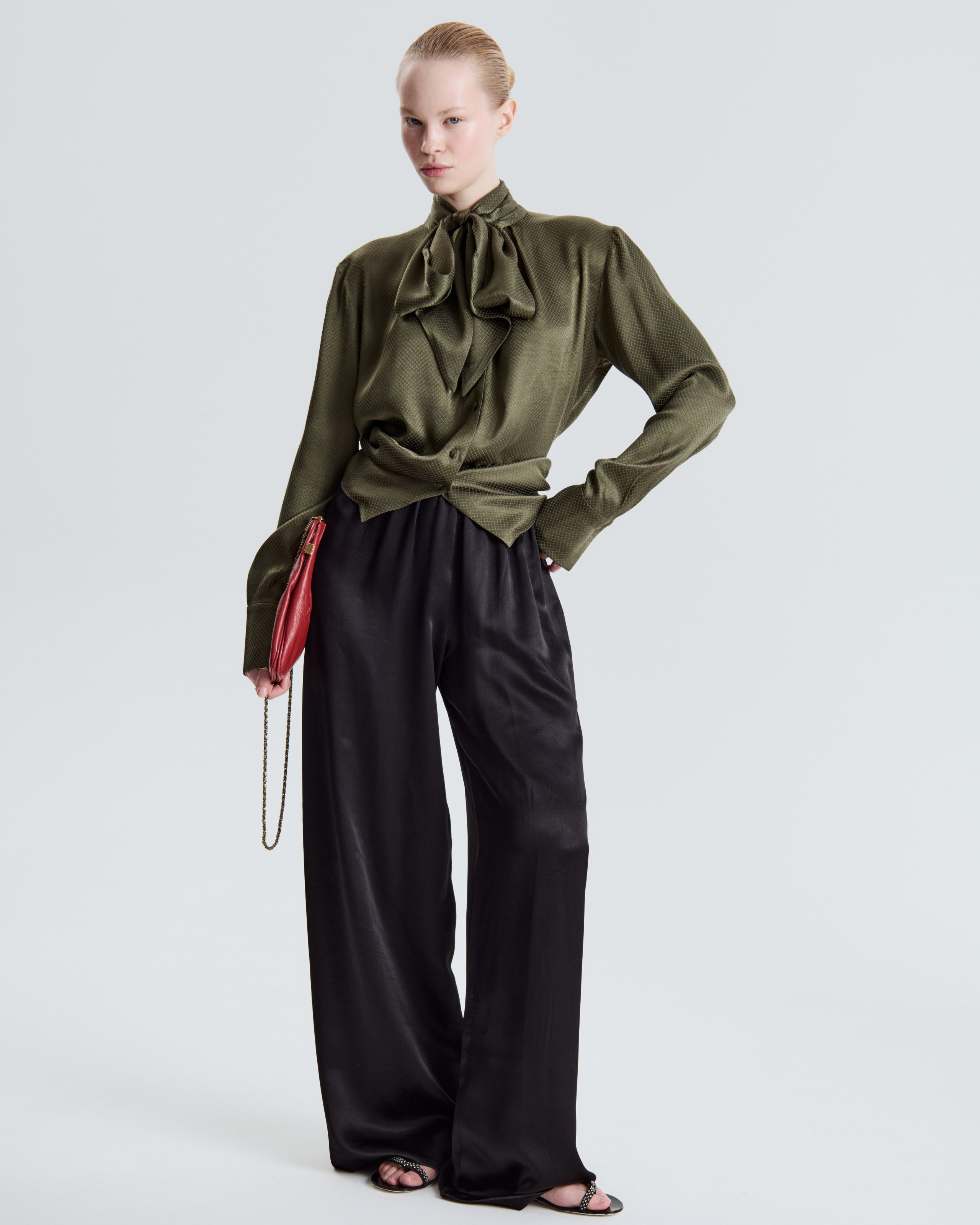 Room513. Фотограф и видеограф для брендов в Москве