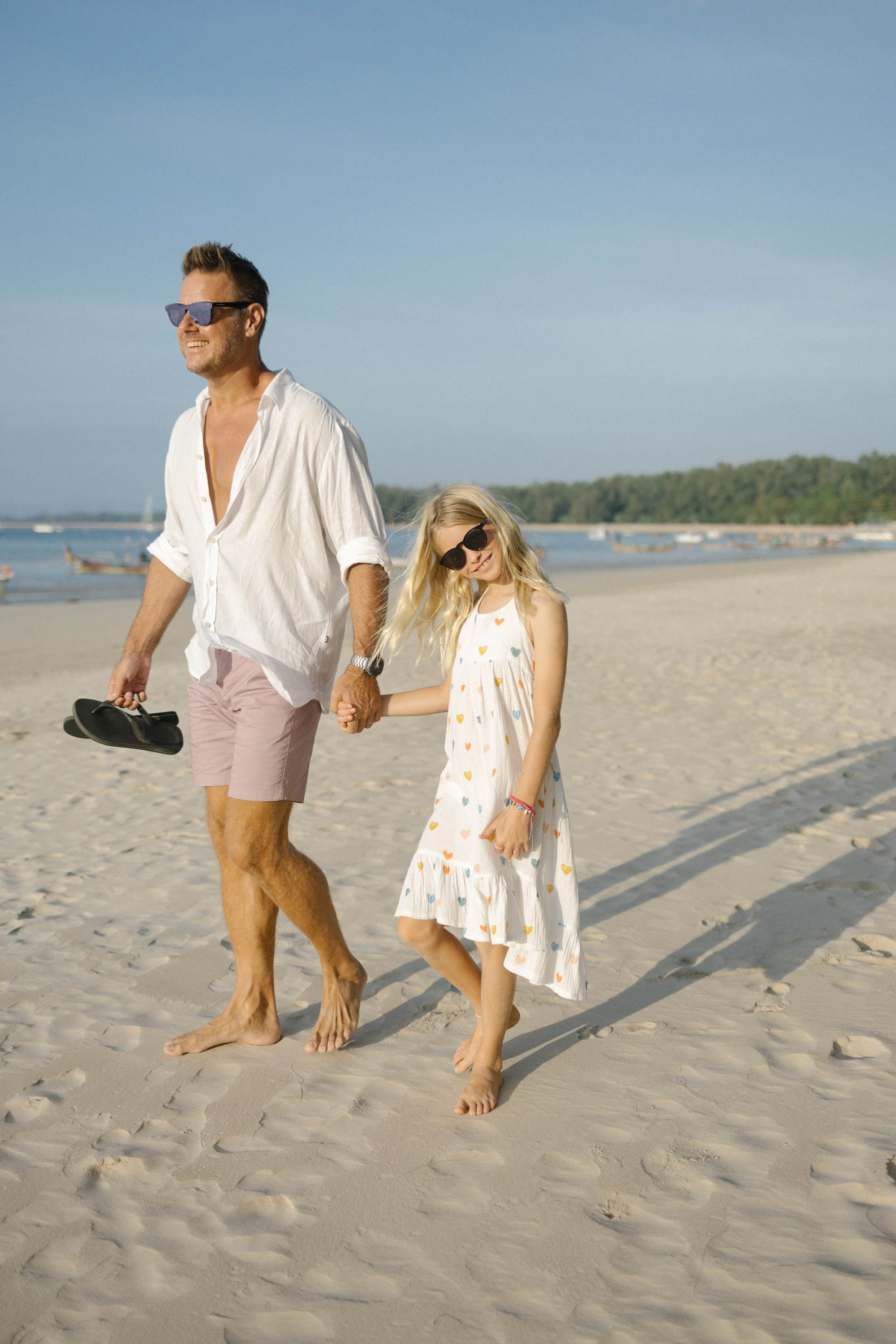 Family photoshoot in Phuket, Thailand. Fedor Lemeshko — Destination Wedding and Family Lifestyle photographer