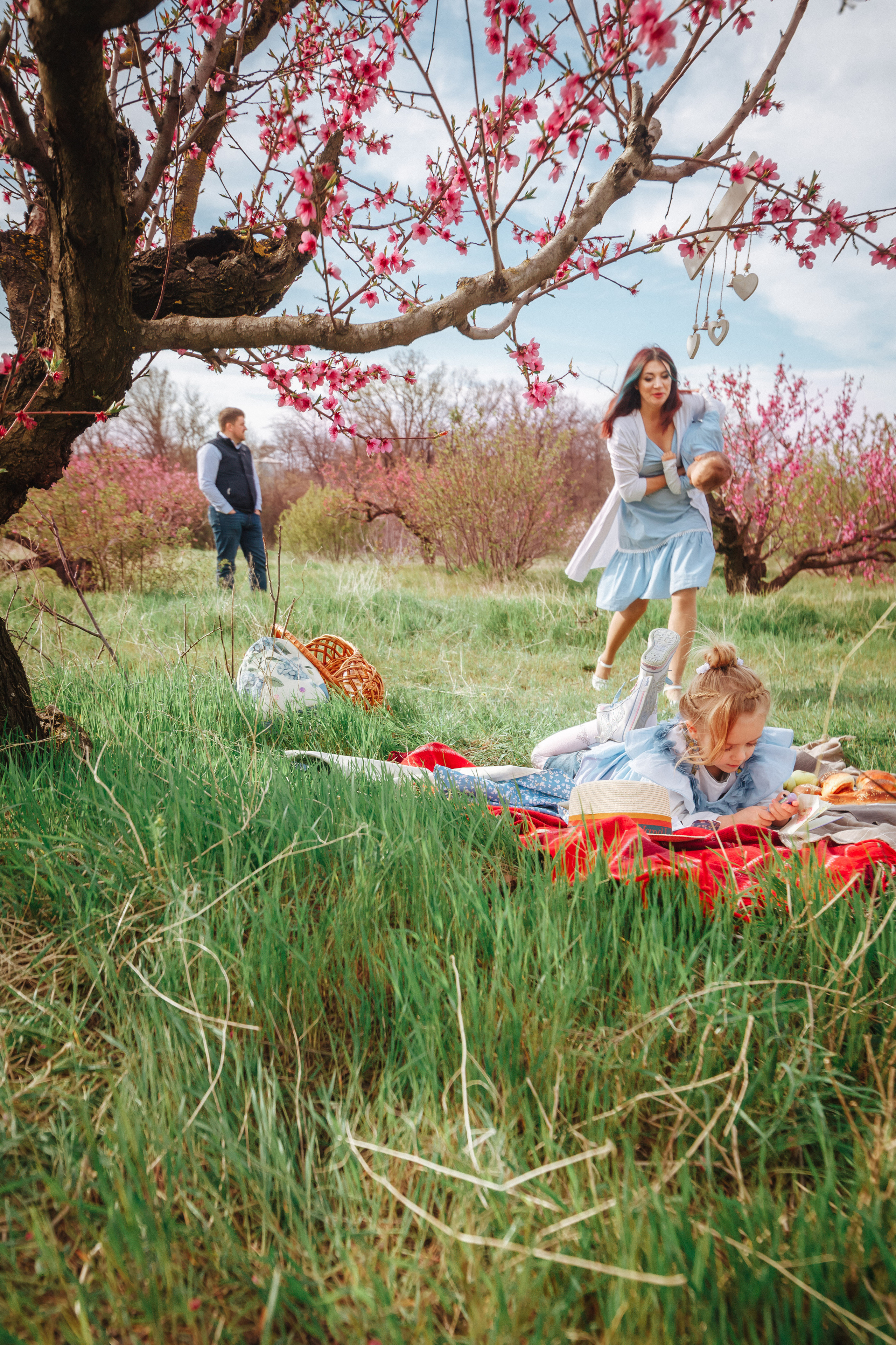Пикник в персиковом саду. Χελιδόνι Семейный и церковный фотограф в Крыму и Симферополе Валерия Г
