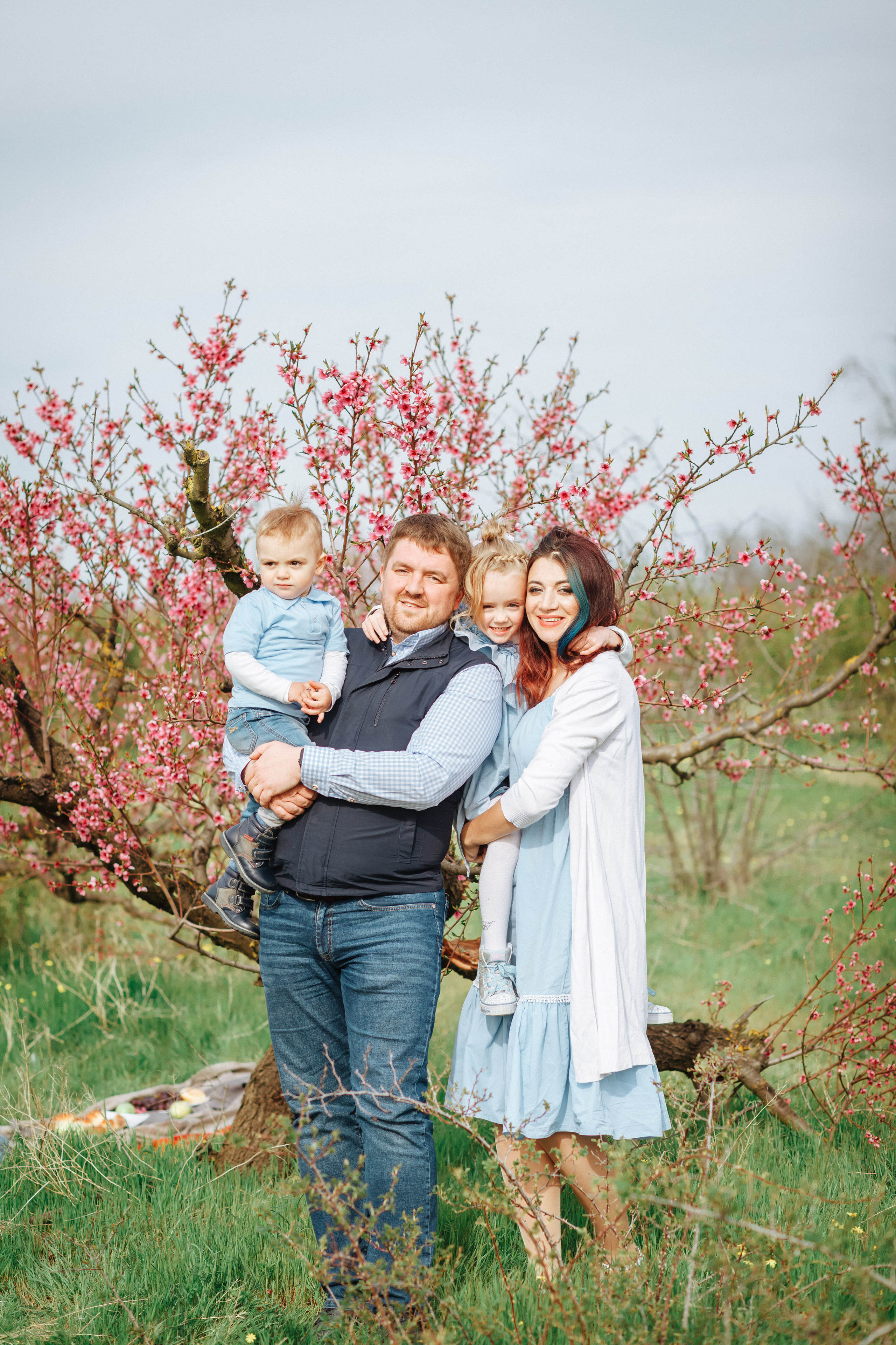 Пикник в персиковом саду. Χελιδόνι Семейный и церковный фотограф в Крыму и Симферополе Валерия Г
